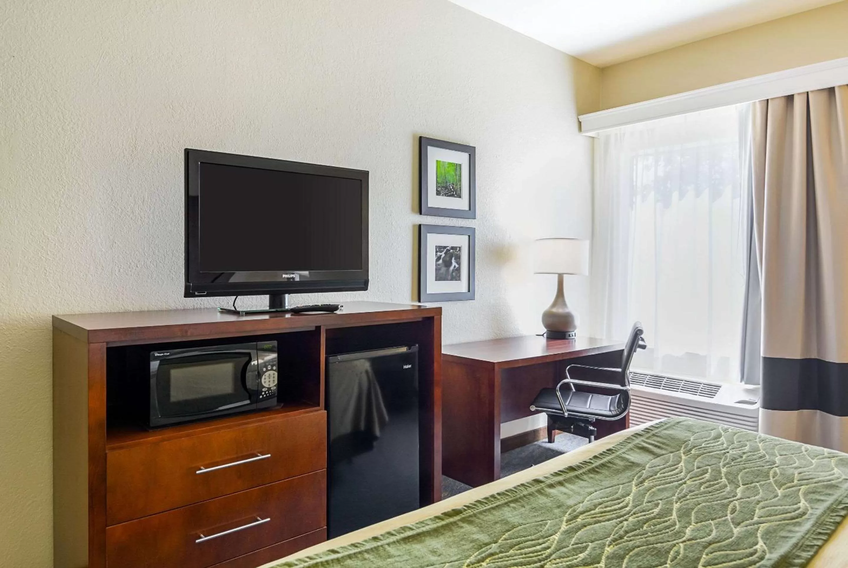 Photo of the whole room, Bed in Comfort Inn Woodstock Shenandoah