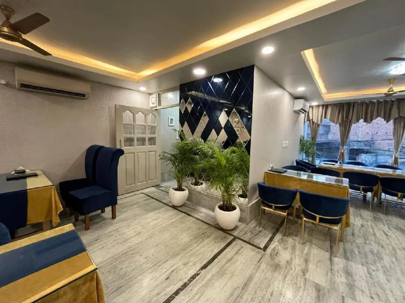 Property building in HOTEL ANAND Property building in HOTEL ANAND