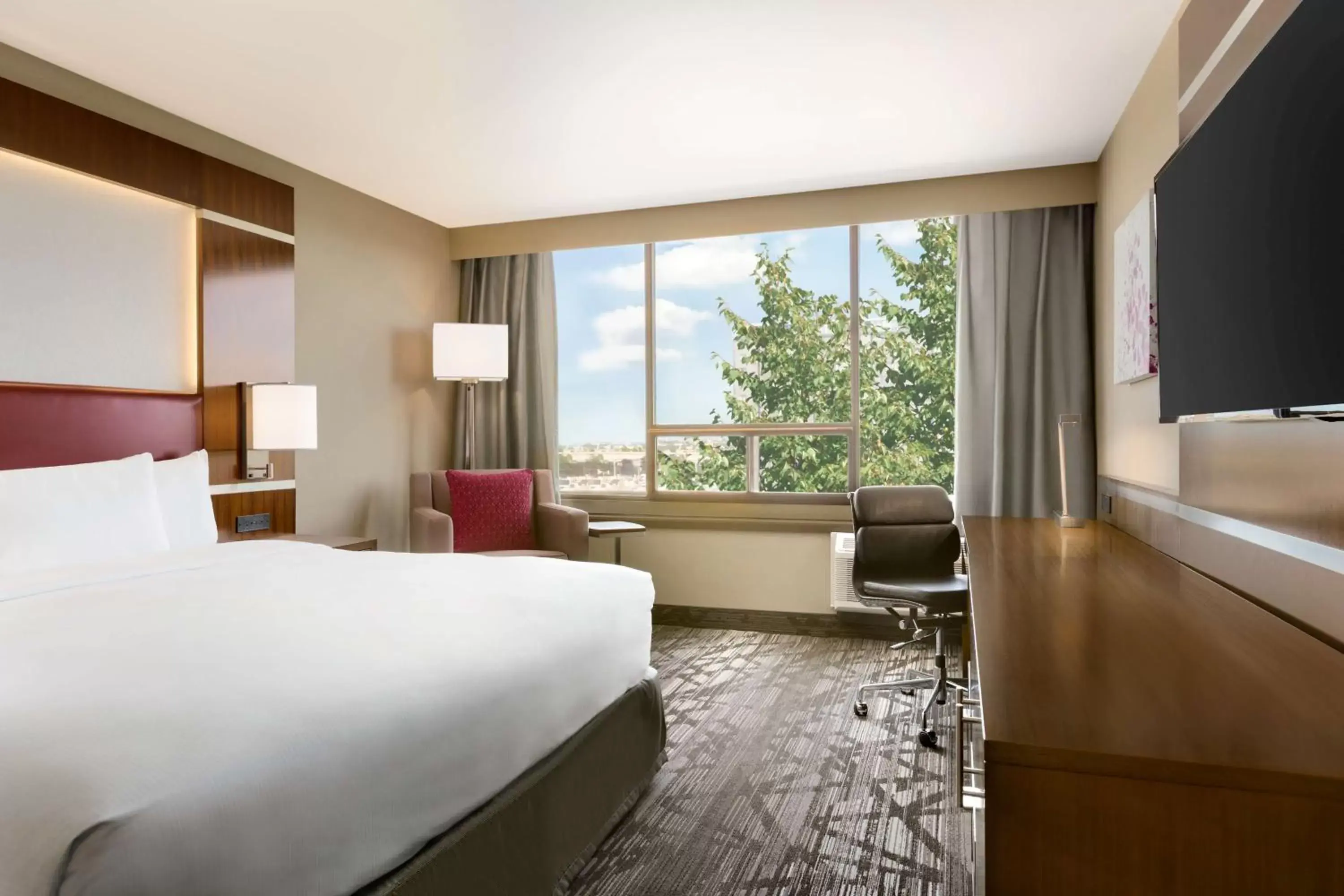 Bedroom in DoubleTree by Hilton Hotel Toronto Airport West