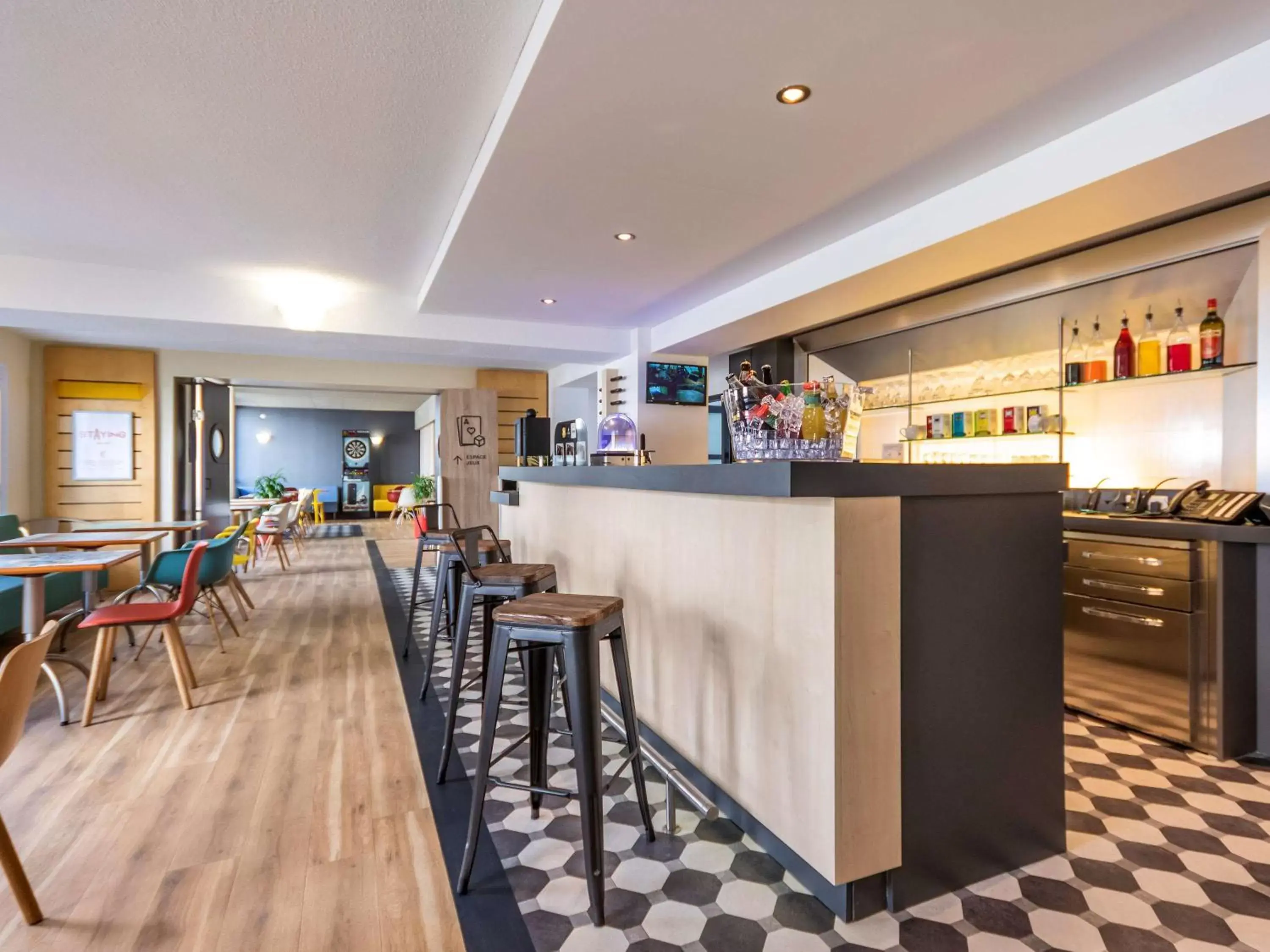 Lounge or bar, Lounge/Bar in ibis Rochefort