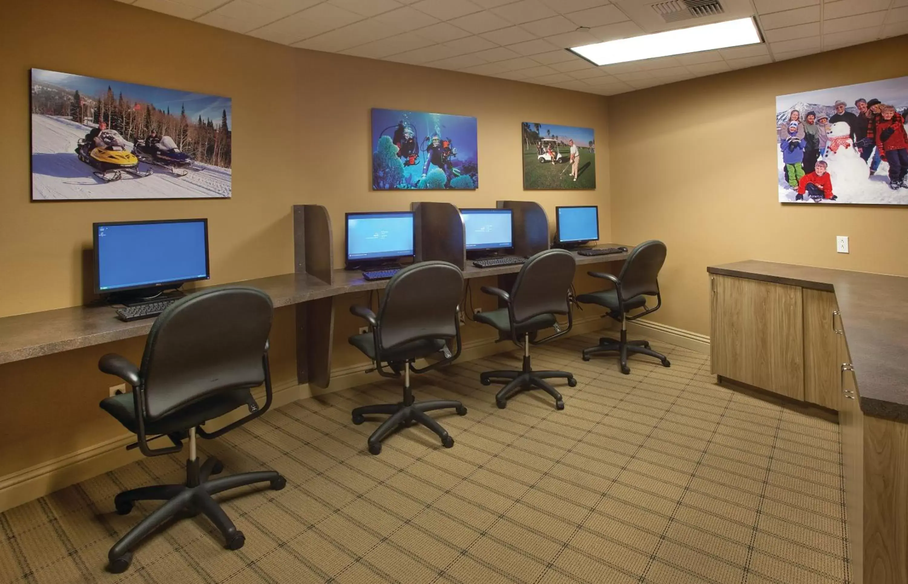 Business facilities in WorldMark Indio