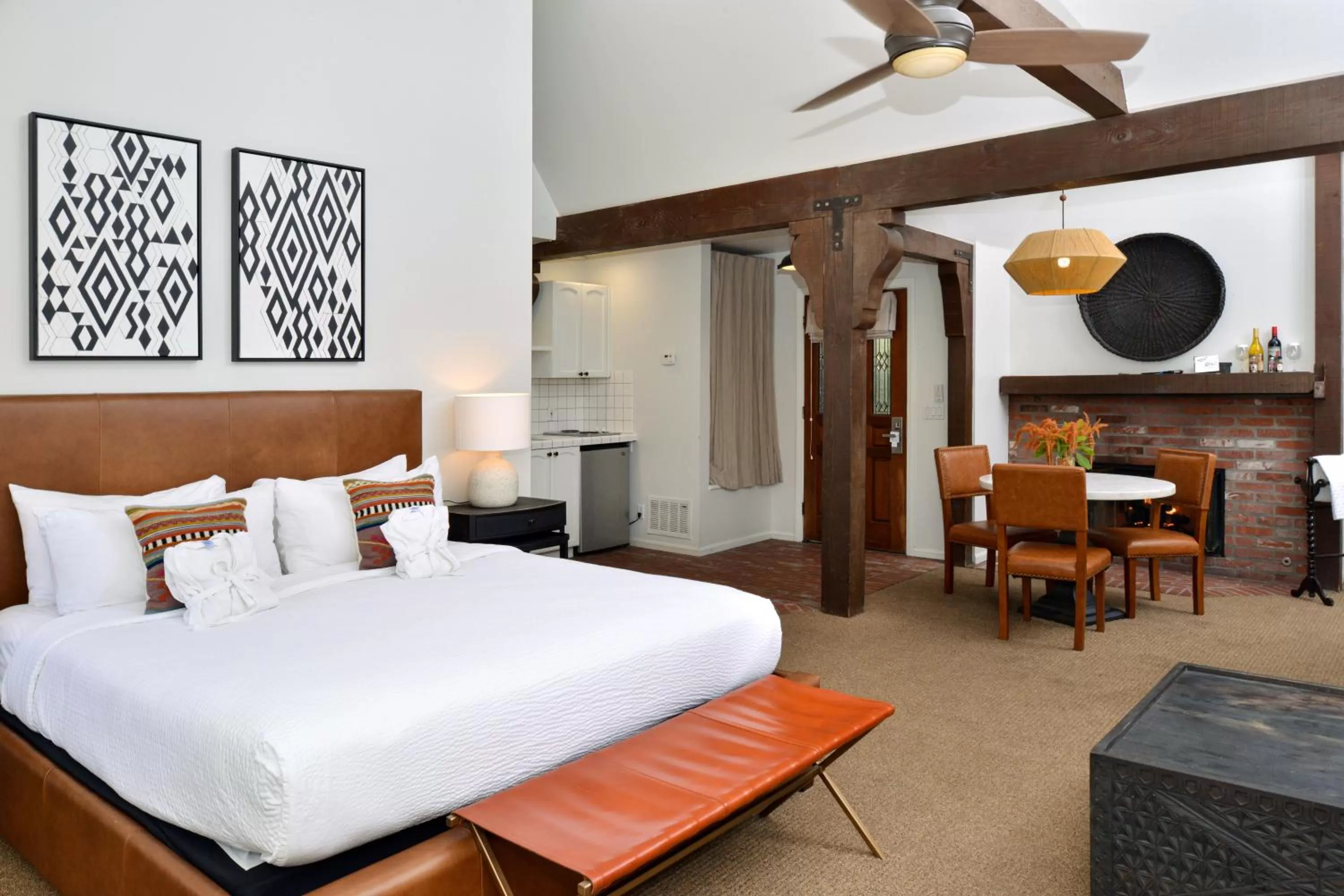 Bed in Wine Valley Inn