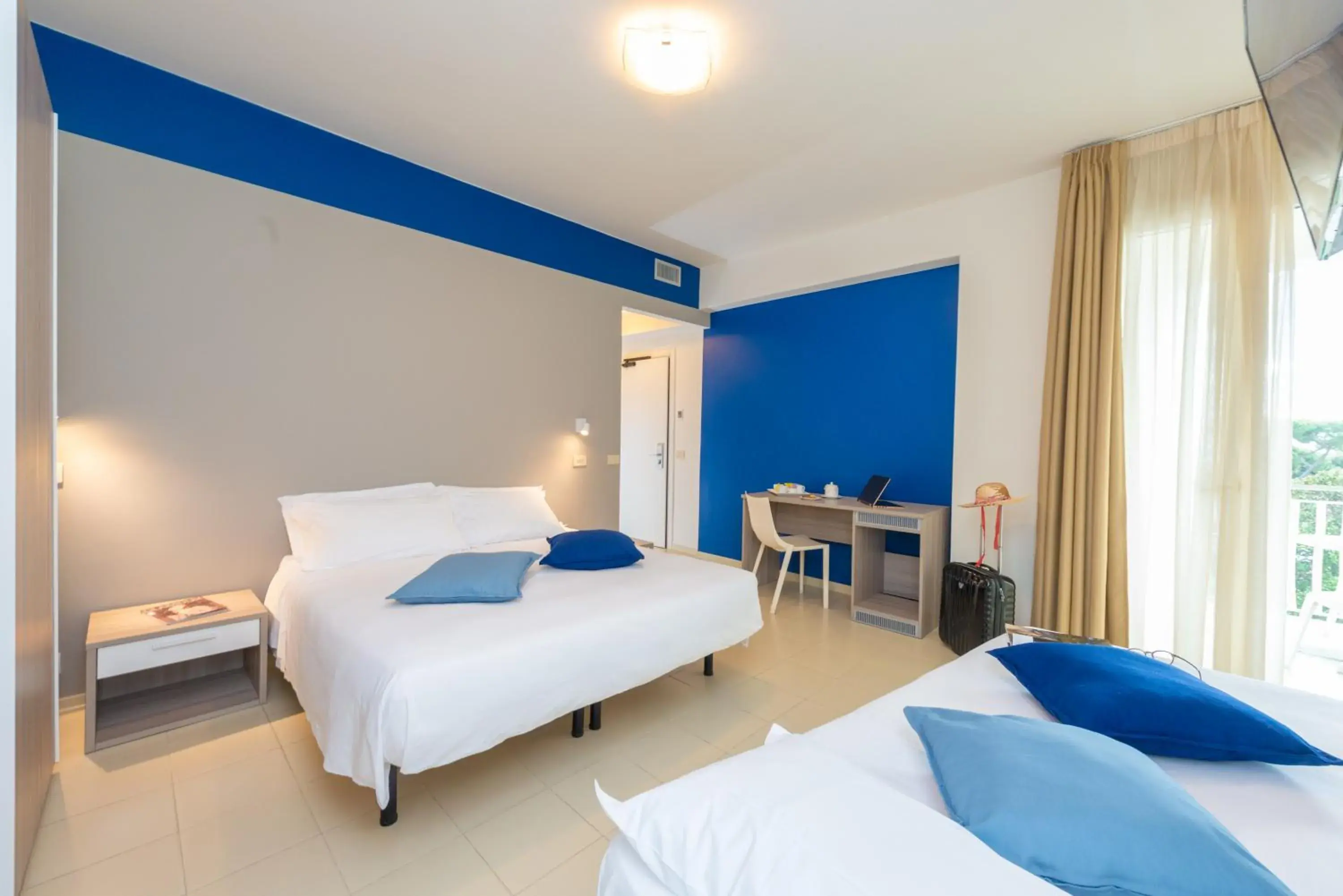 Comfort Triple Room with Balcony and Sea View in L'Alba Hotel