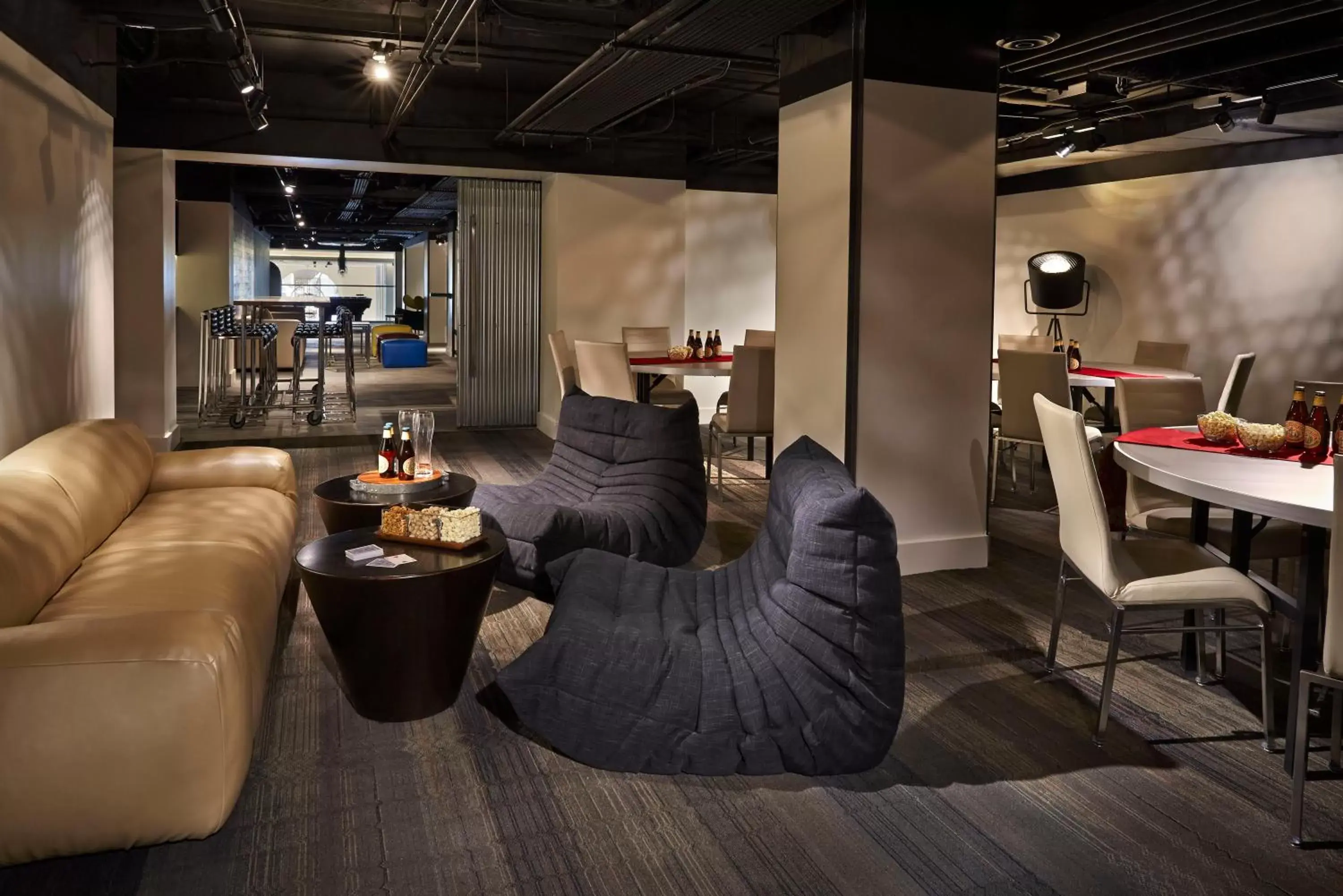 Lounge or bar in Hotel Zetta San Francisco Lounge or bar in Hotel Zetta San Francisco