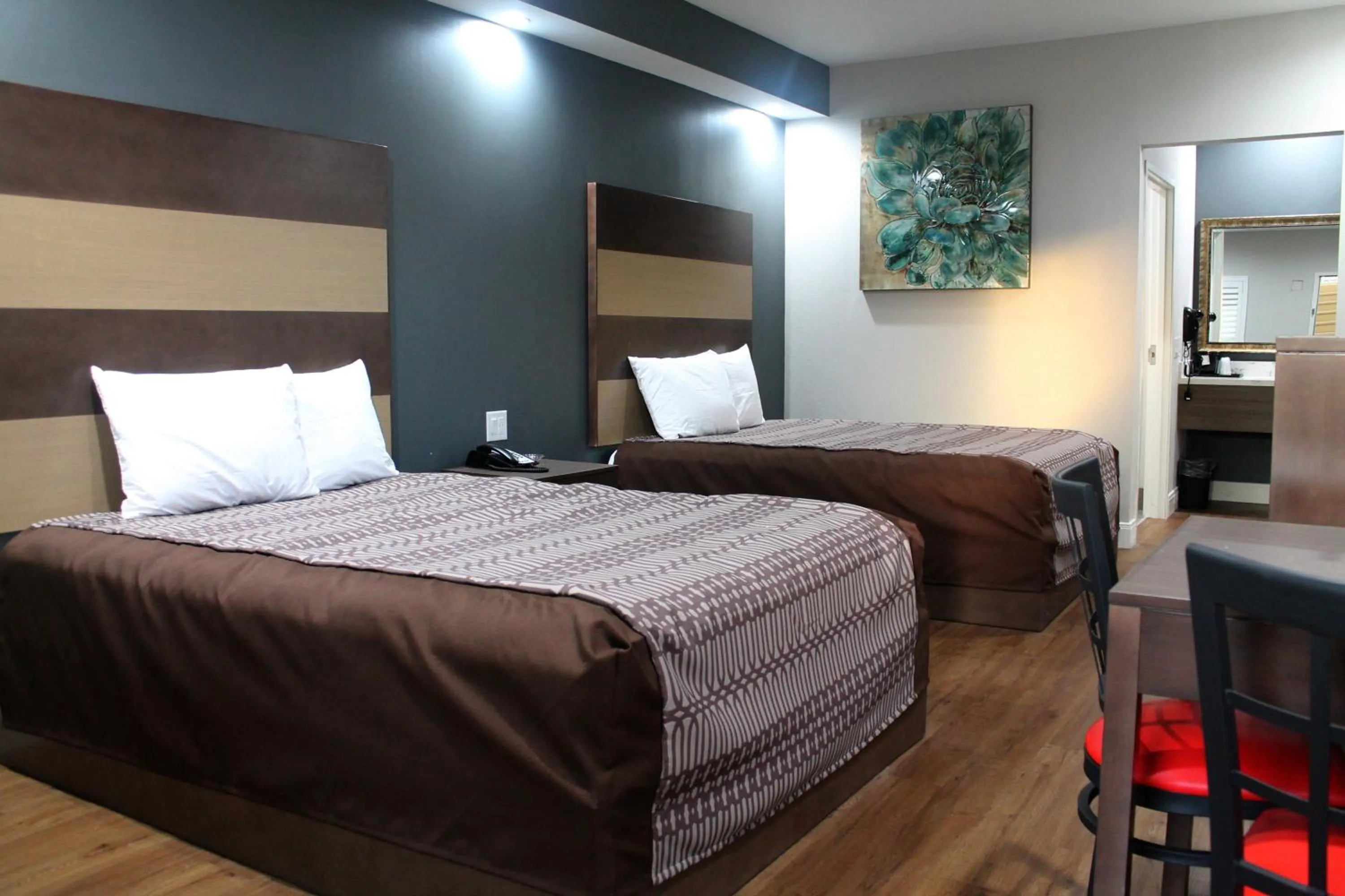 Bed in Grand Villa Inn and Suites Westchase/Chinatown