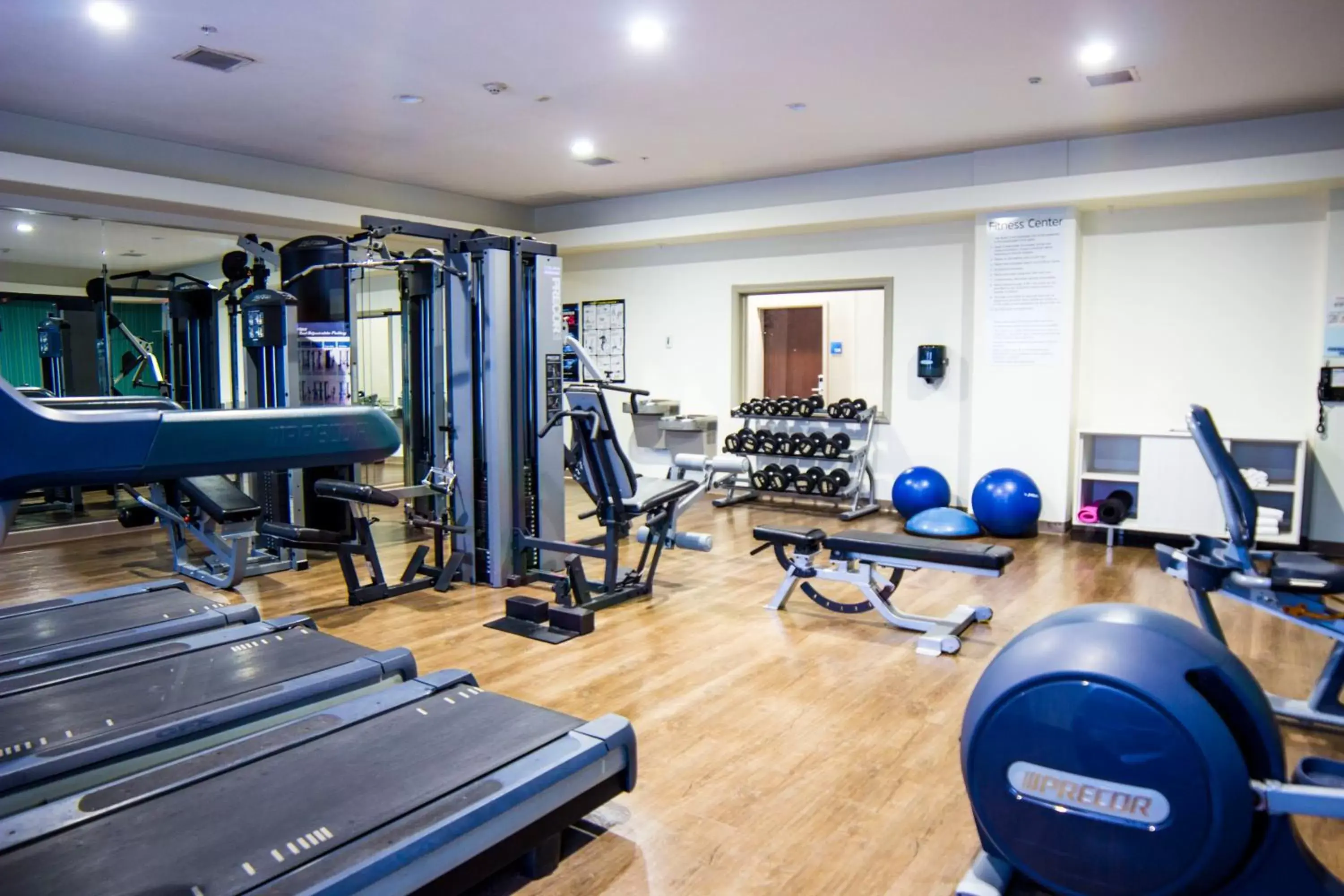 Spa and wellness centre/facilities, Fitness Center/Facilities in Holiday Inn Express Seguin, an IHG Hotel