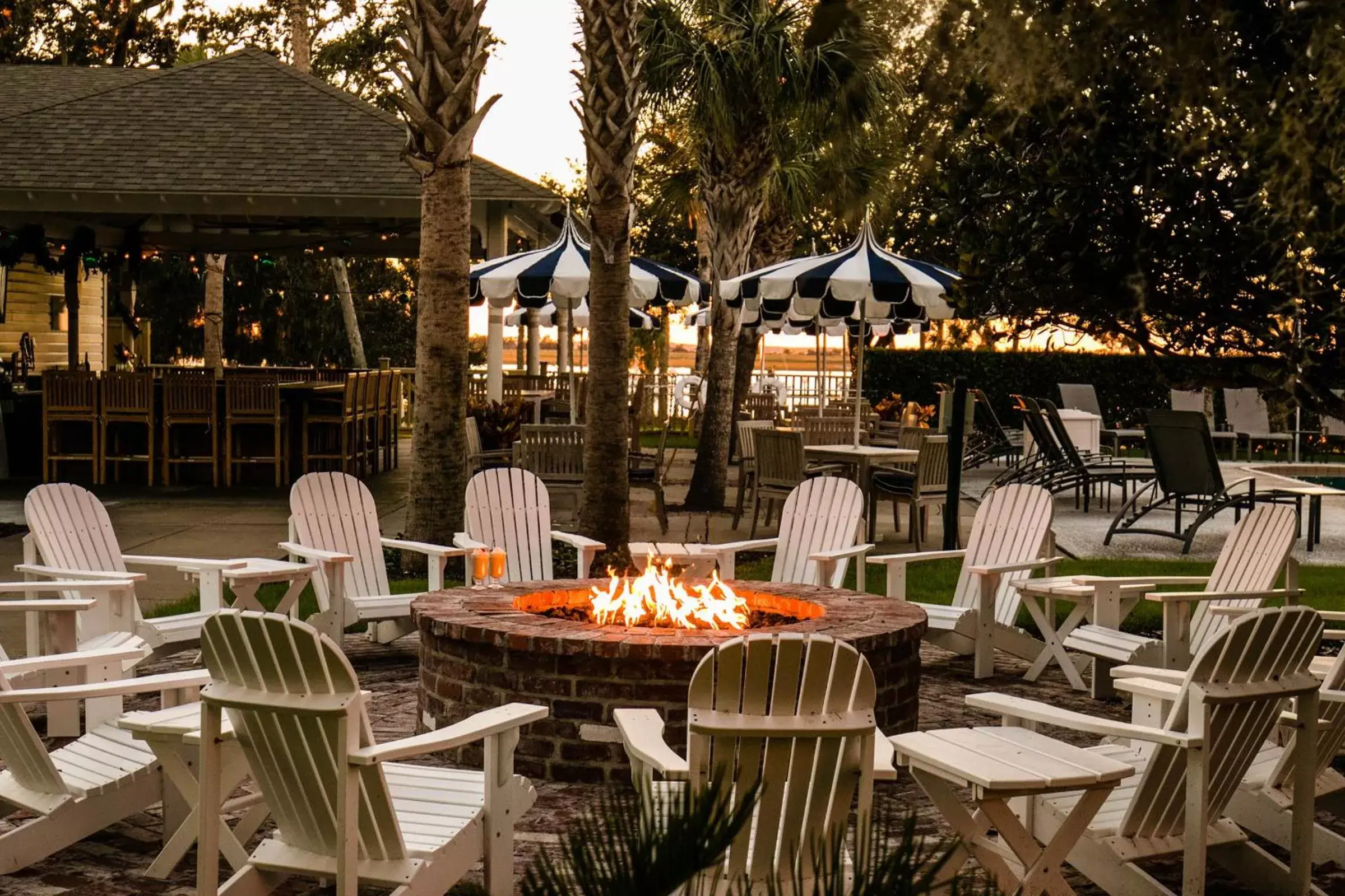 Patio, Restaurant/Places to Eat in Jekyll Island Club Resort