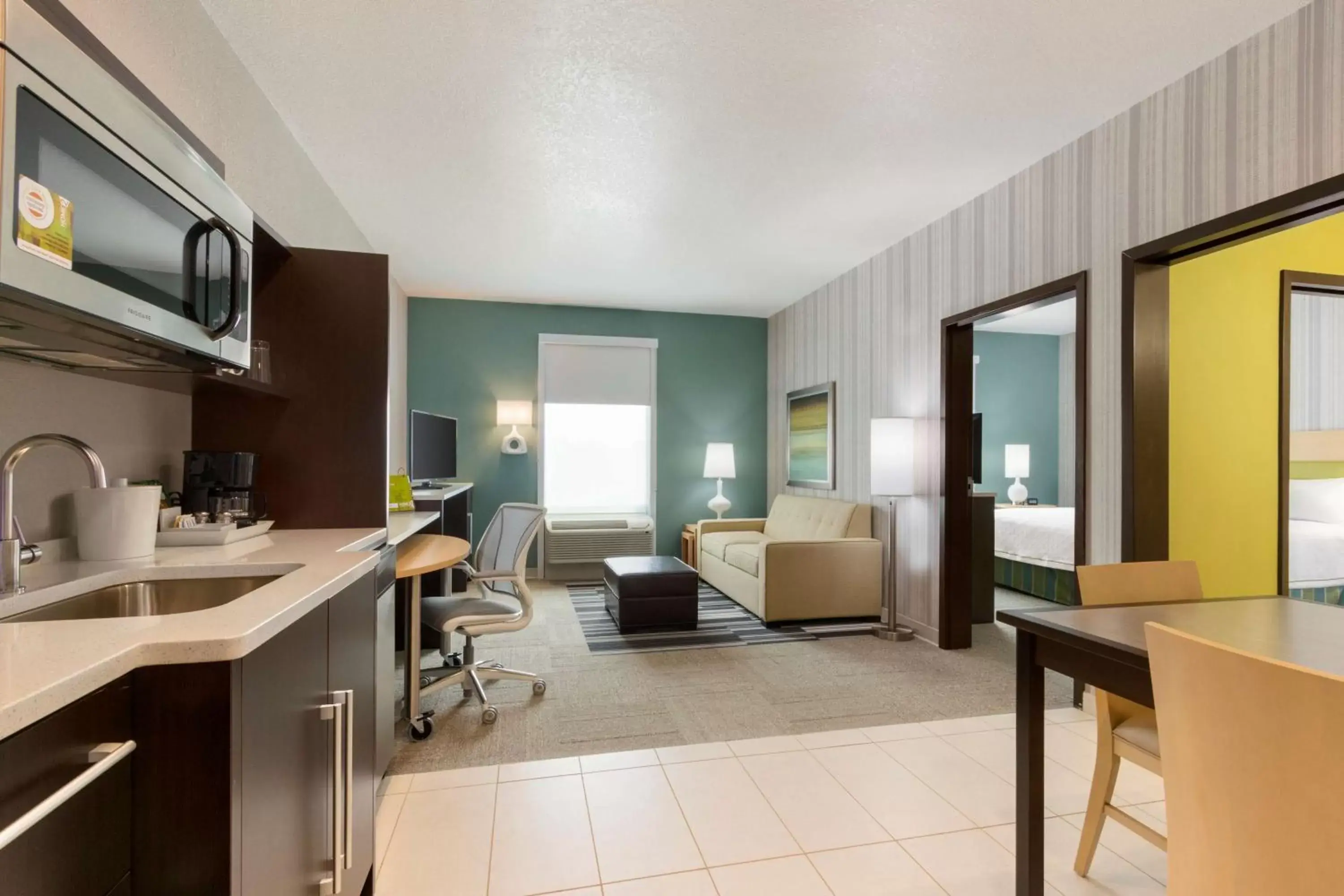 Bed, Kitchen/Kitchenette in Home2 Suites by Hilton Houston Stafford - Sugar Land