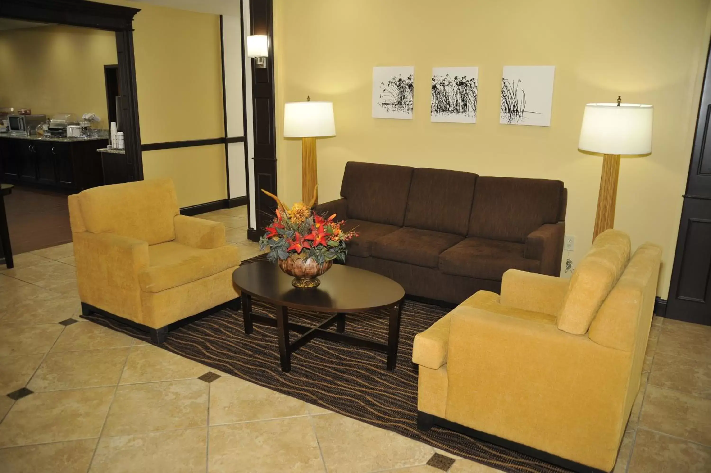 Lobby or reception, Seating Area in Wingate by Wyndham Bowling Green