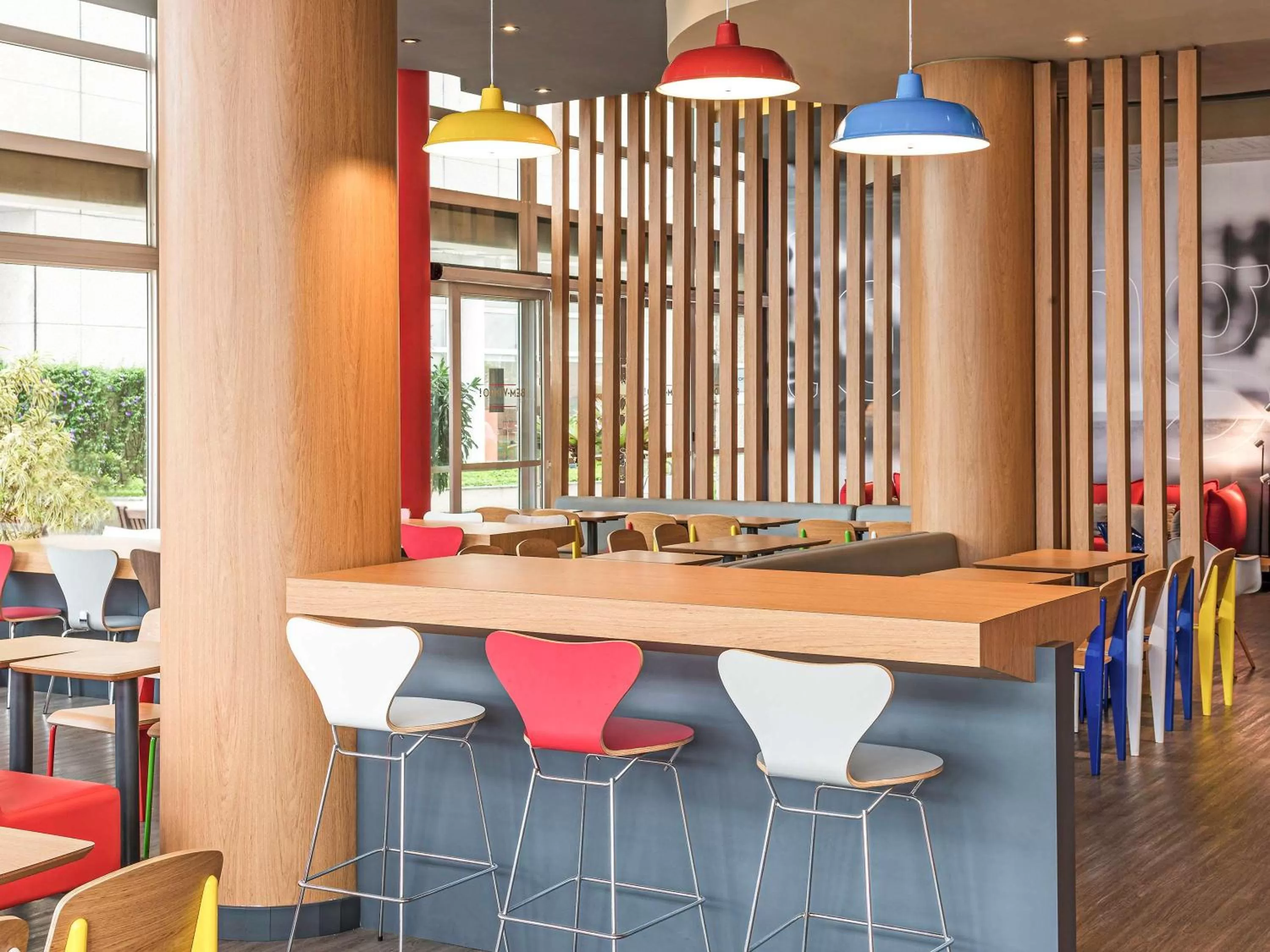 Restaurant/places to eat in ibis Tambore