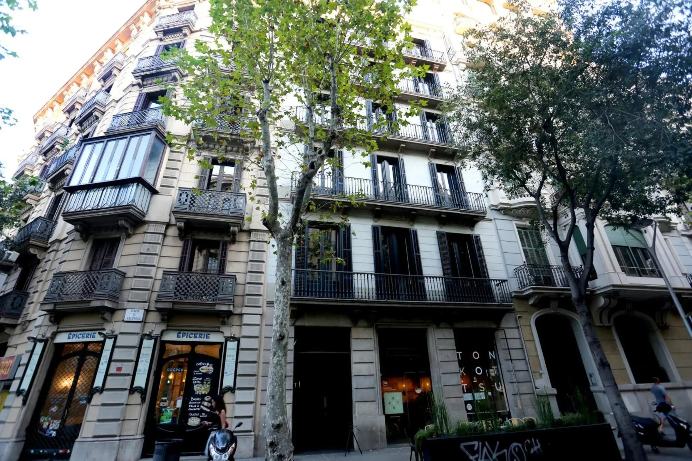 Nearby landmark, Facade/Entrance in Cosmo Apartments Passeig de Gràcia