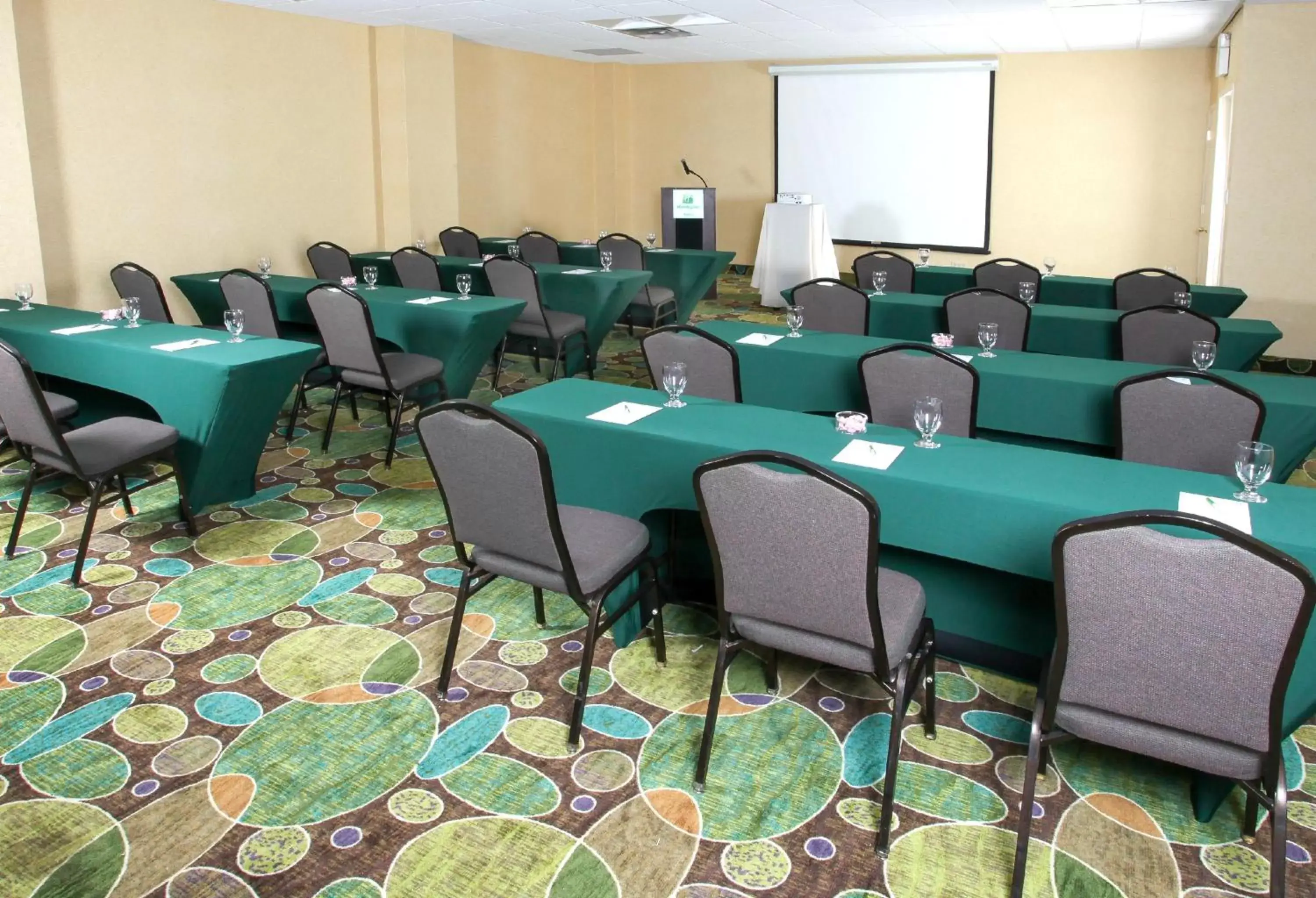 Meeting/conference room in Holiday Inn Westbury-Long Island, an IHG Hotel