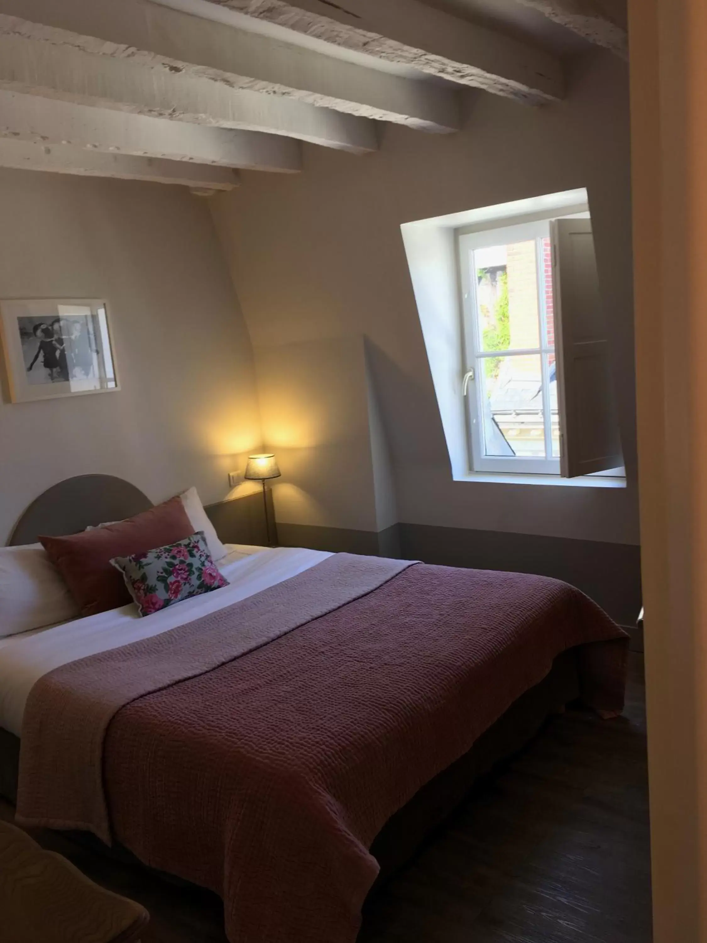 Bedroom, Bed in Hôtel L'Adresse