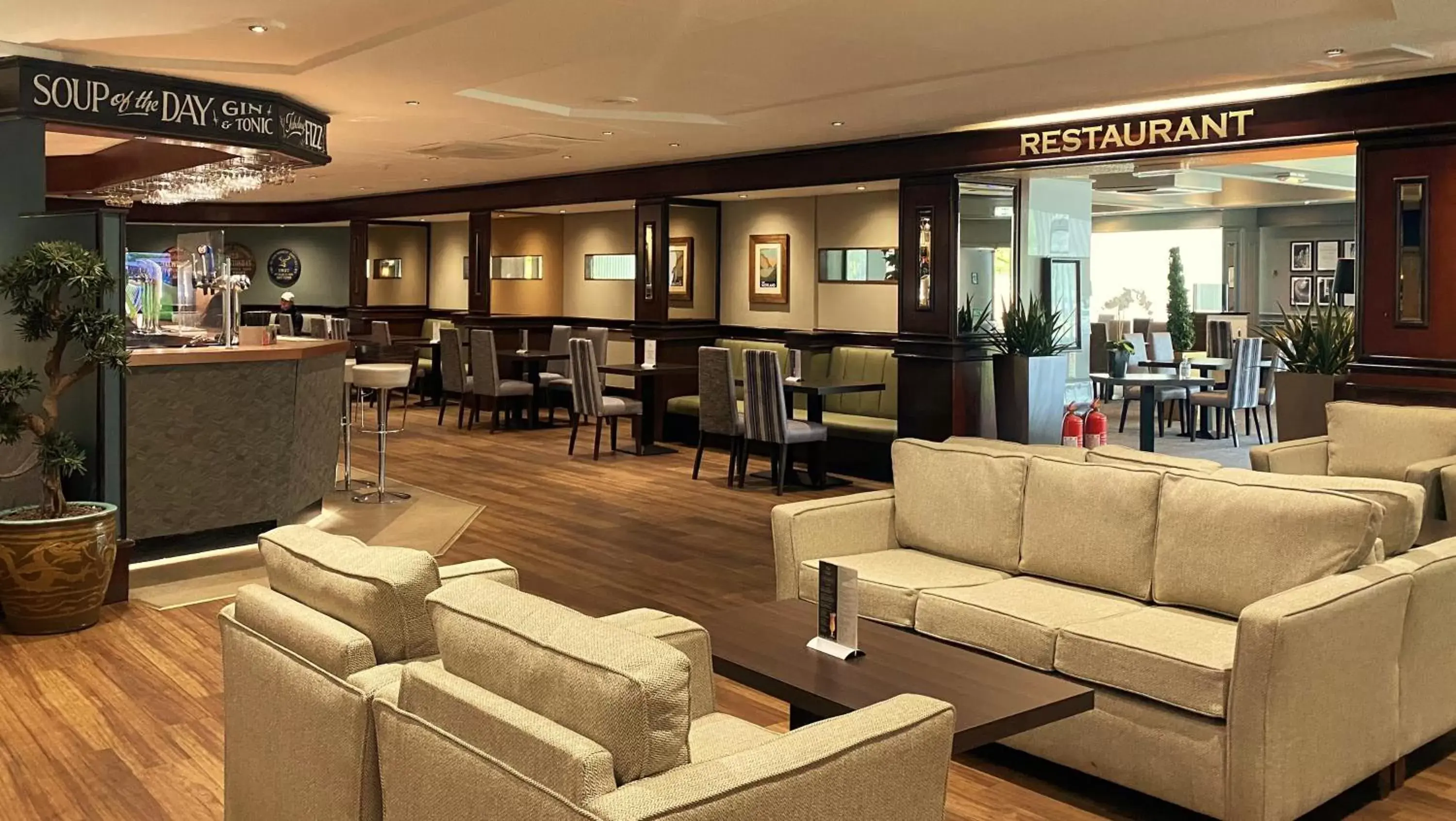 Lounge or bar, Lounge/Bar in Normandy Hotel (Near Glasgow Airport)