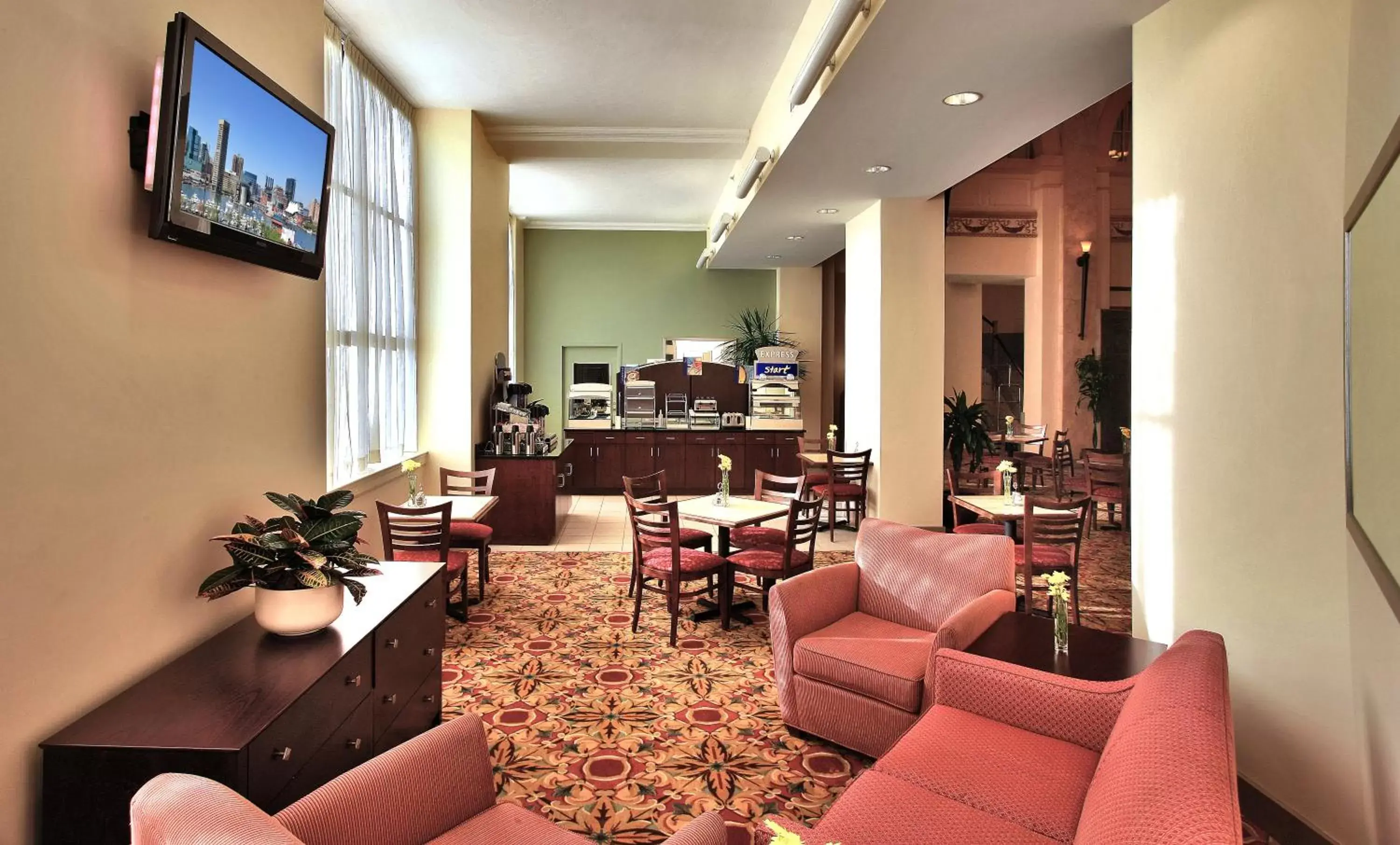 Property building, Lounge/Bar in Holiday Inn Express Baltimore-Downtown, an IHG Hotel