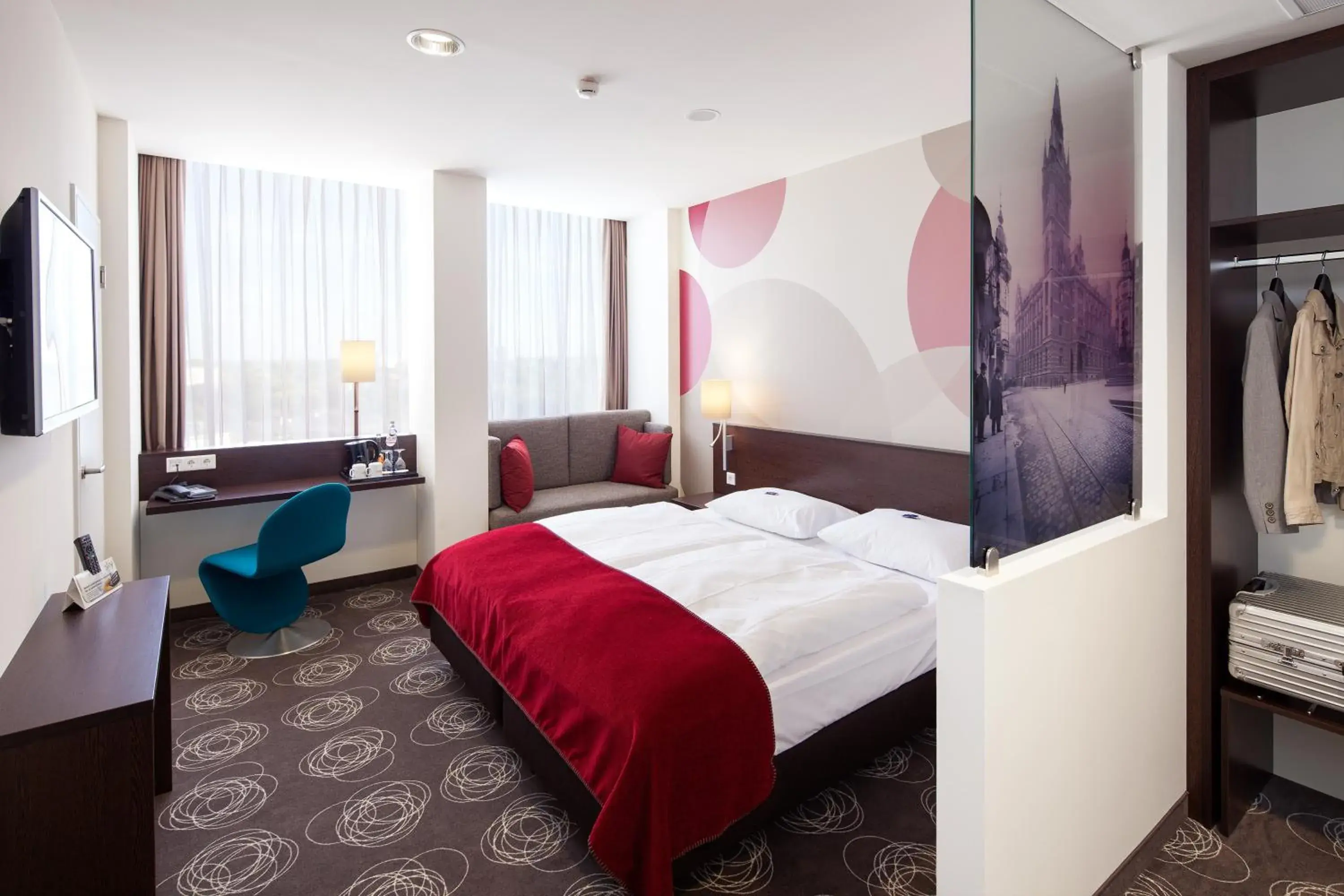 Photo of the whole room, Bed in Webers - Das Hotel im Ruhrturm