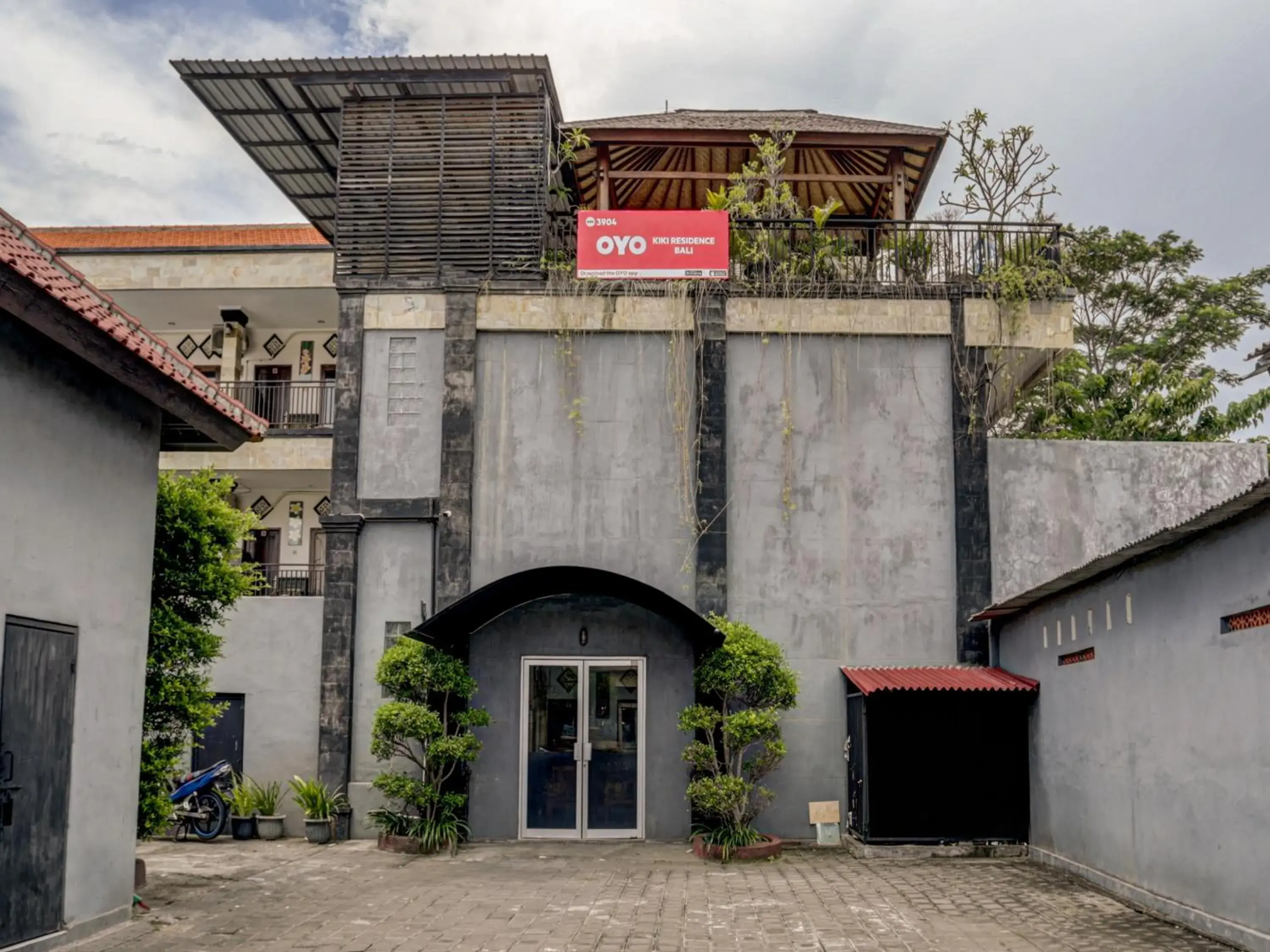 Property building in OYO 3904 Kiki Residence Bali