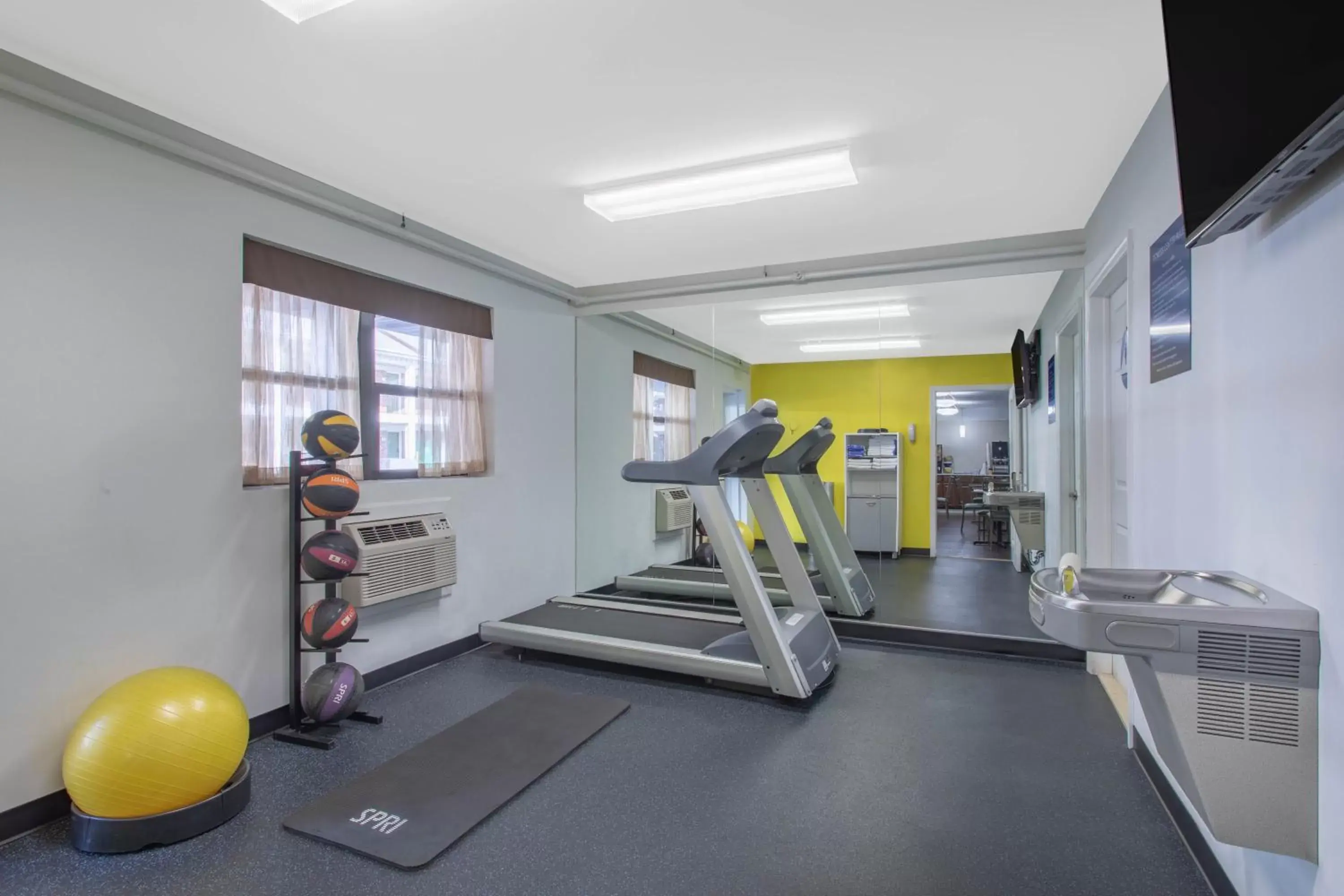 Fitness centre/facilities, Fitness Center/Facilities in Days Inn by Wyndham Elmsford