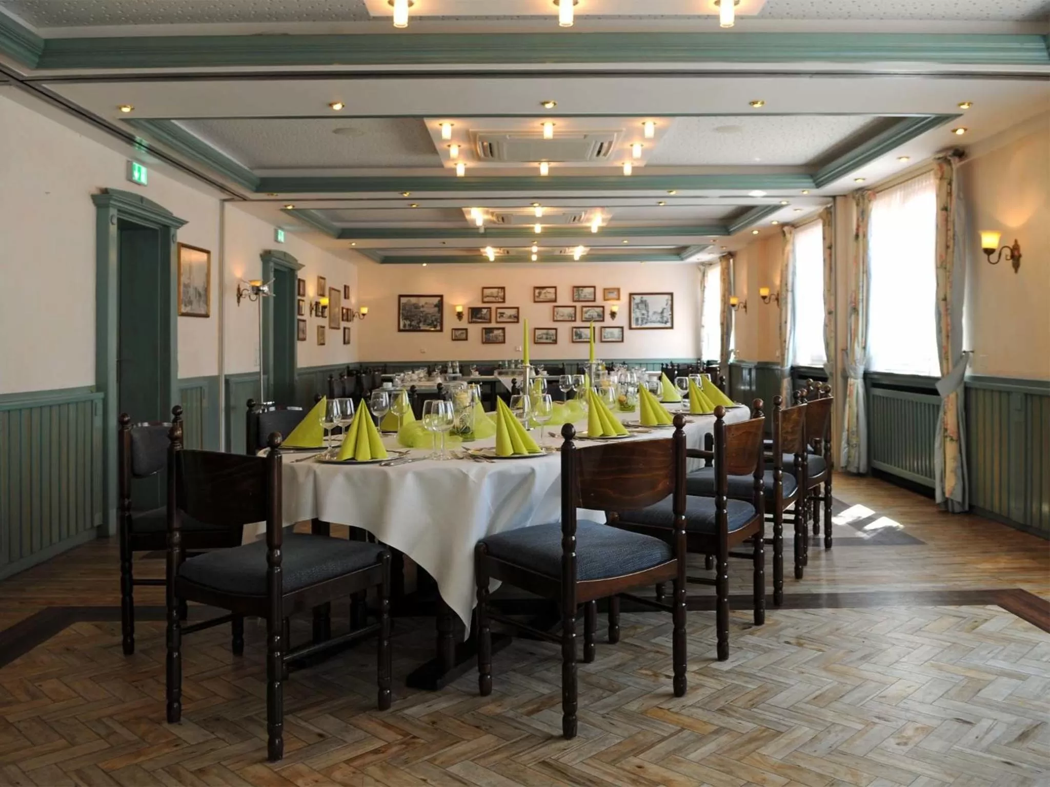 Restaurant/places to eat in Hotel-Restaurant Thomsen