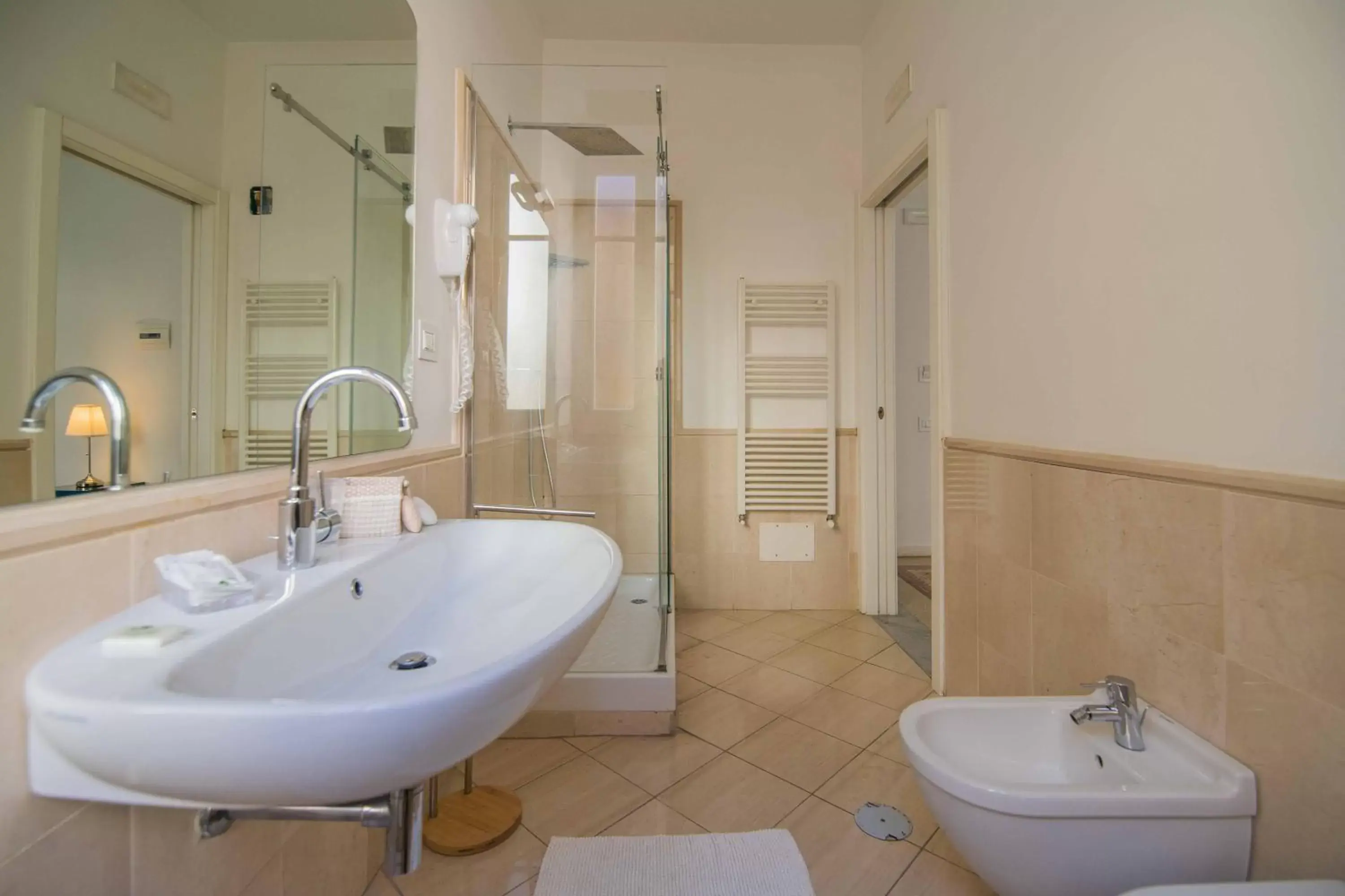 Shower, Bathroom in Bed&Breakfast Salerno