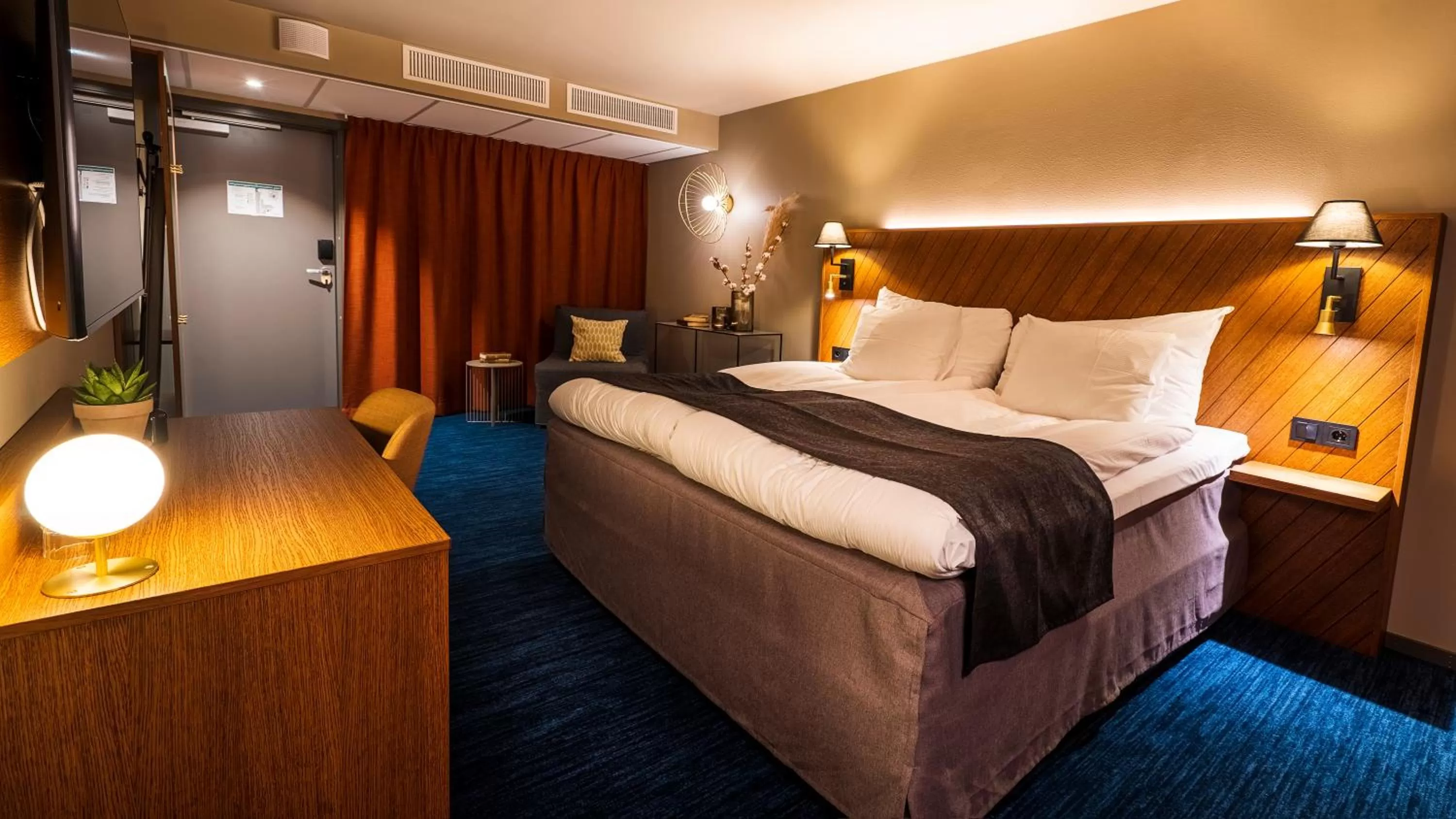 Economy Double Room with Evening Meal in Clarion Collection Hotel Fregatten