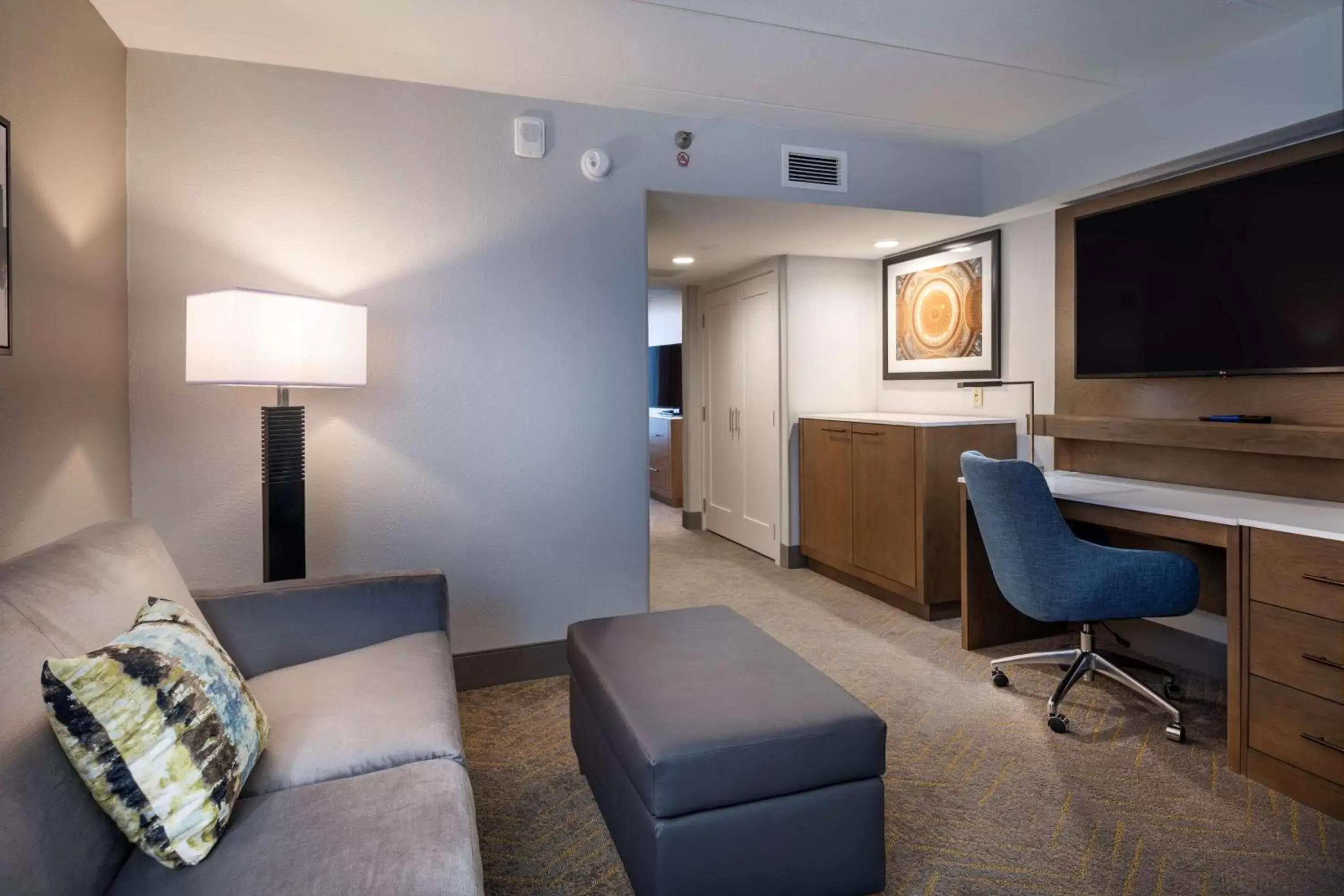 Bedroom, Seating Area in Doubletree By Hilton Madison East