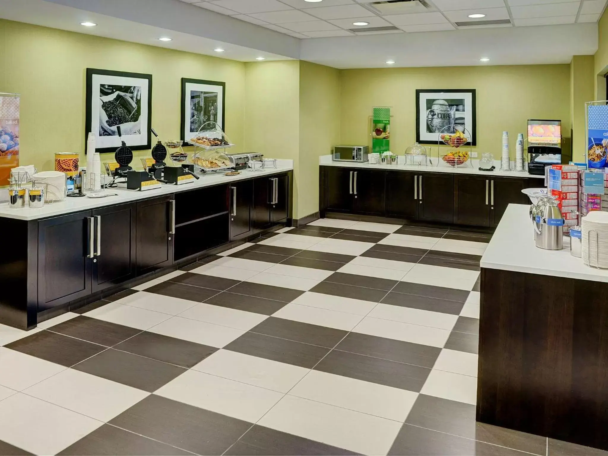 Dining area, Restaurant/Places to Eat in Hampton Inn by Hilton Winnipeg