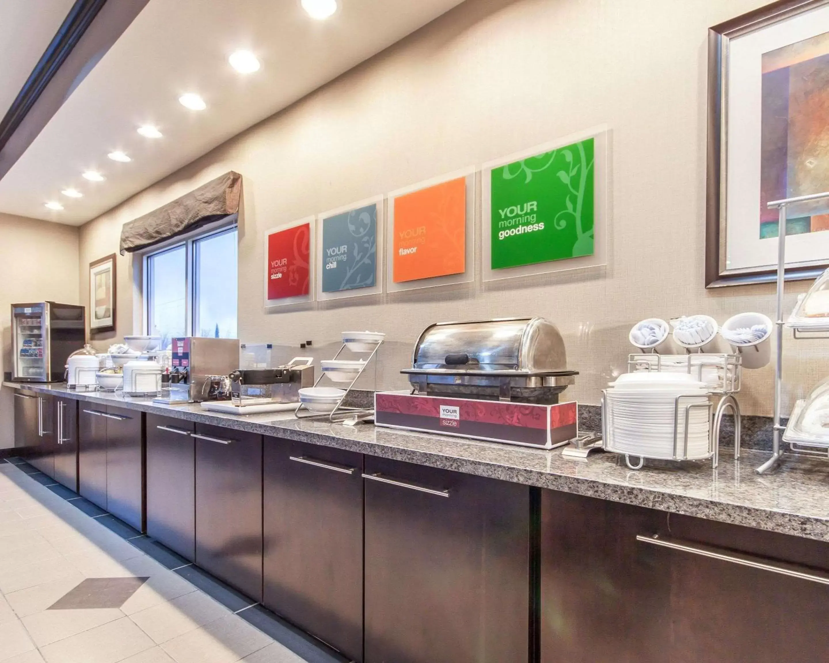 Restaurant/places to eat, Kitchen/Kitchenette in Comfort Suites Pecos