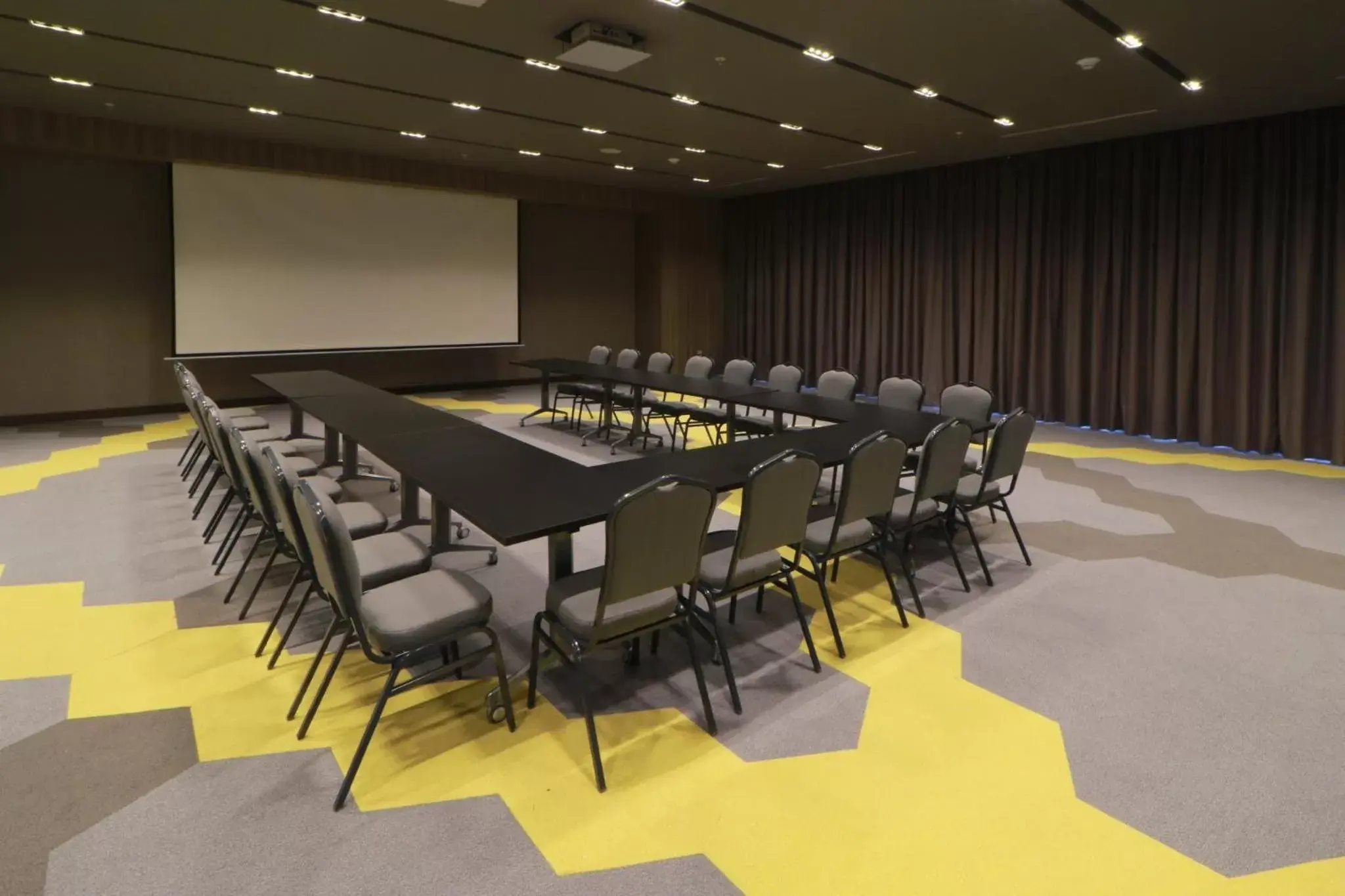 Meeting/conference room in Holiday Inn & Suites - Mexico Felipe Angeles Airport, an IHG Hotel