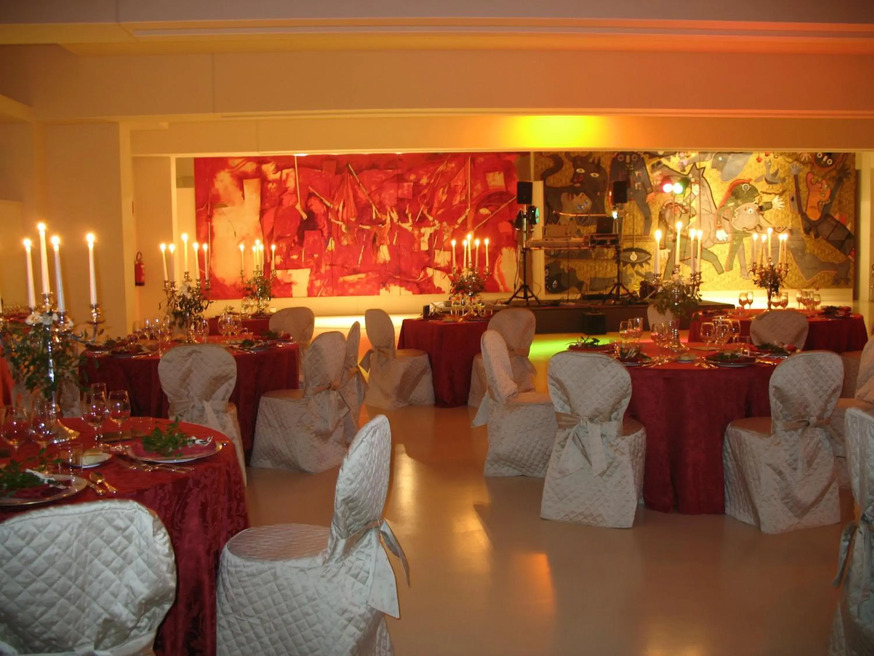 Restaurant/places to eat, Banquet Facilities in Wall Art Hotel & Residence