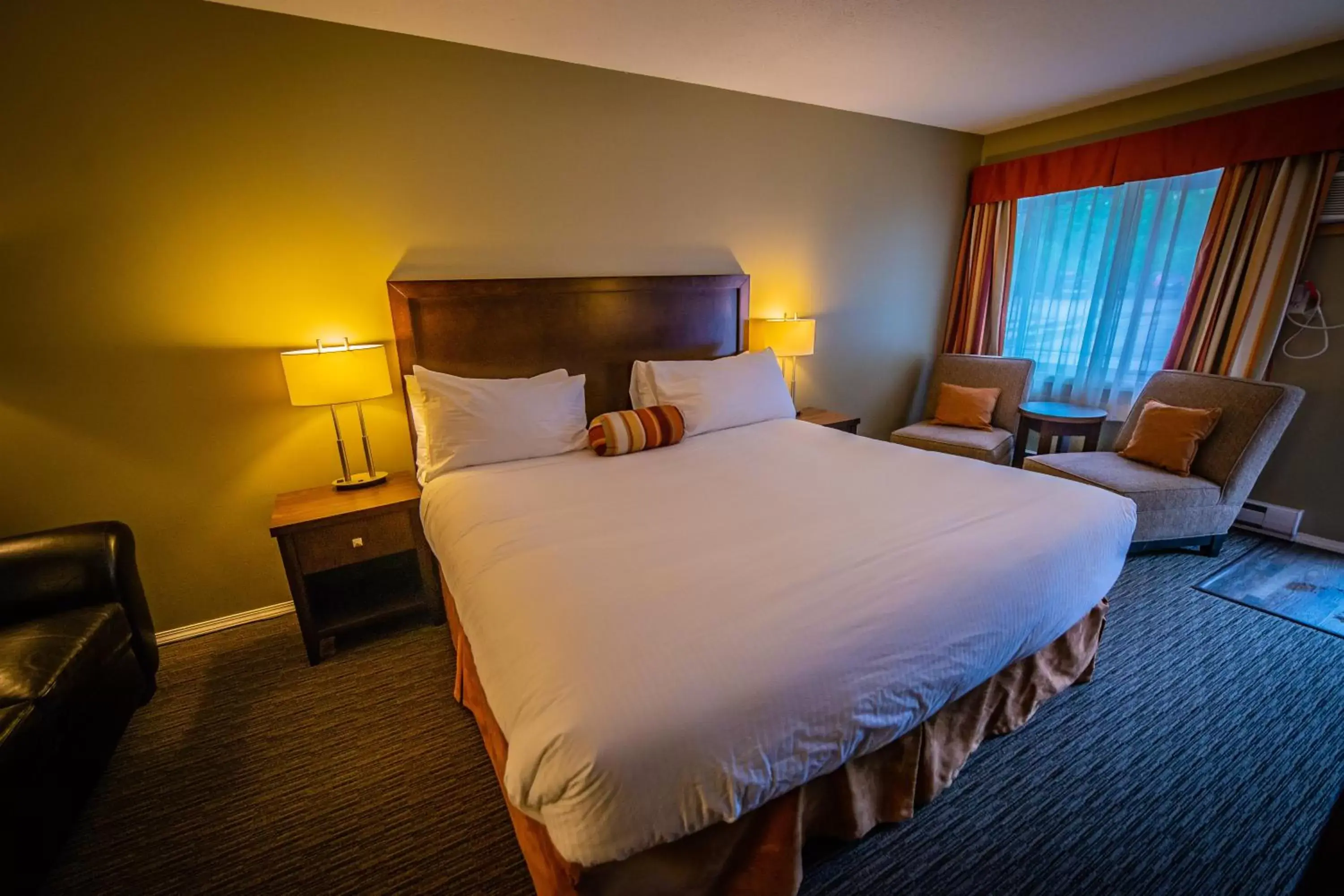 Bed in Alpine Inn & Suites