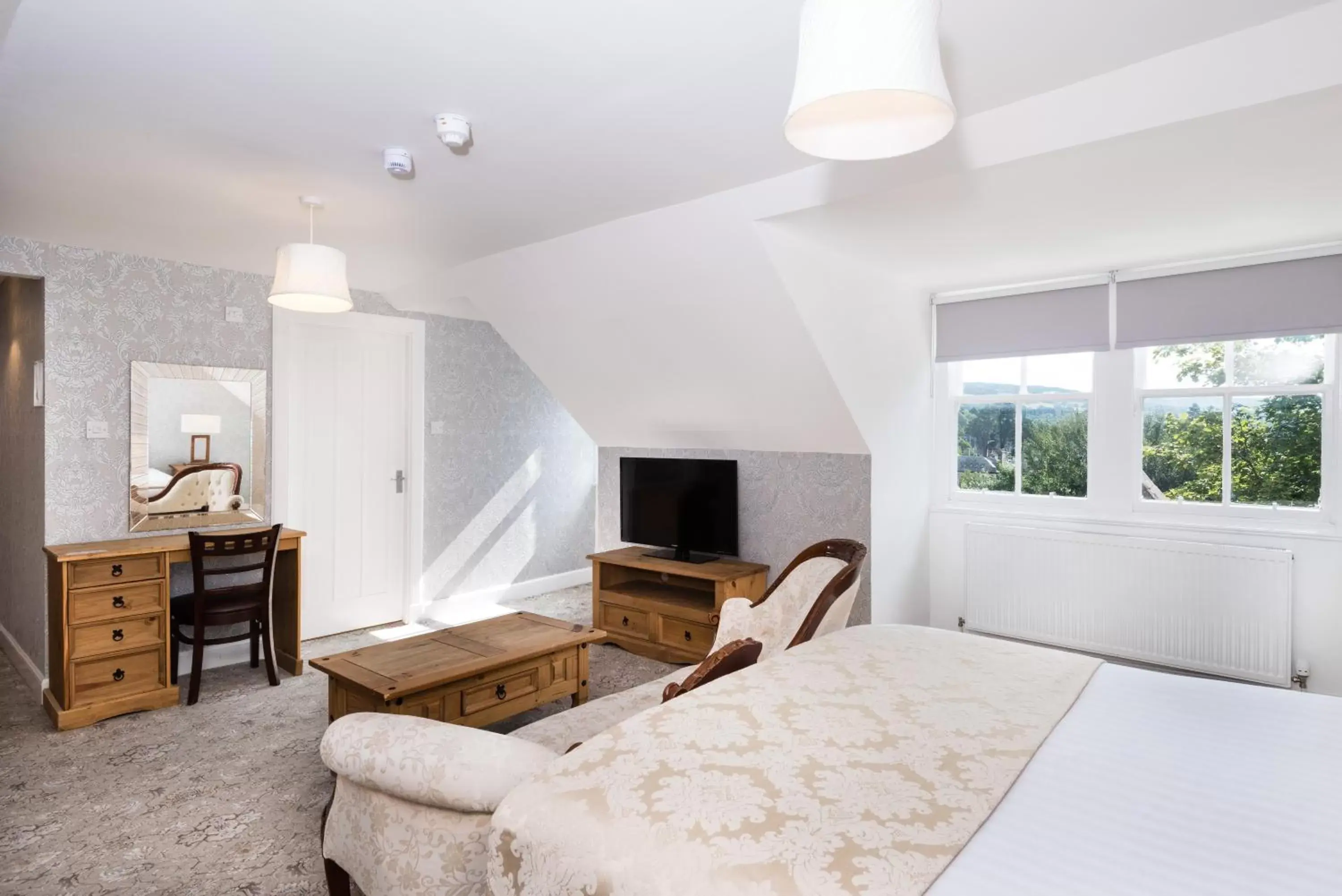 Bedroom, Bed in Fisher's Hotel Bedroom, Bed in Fisher's Hotel