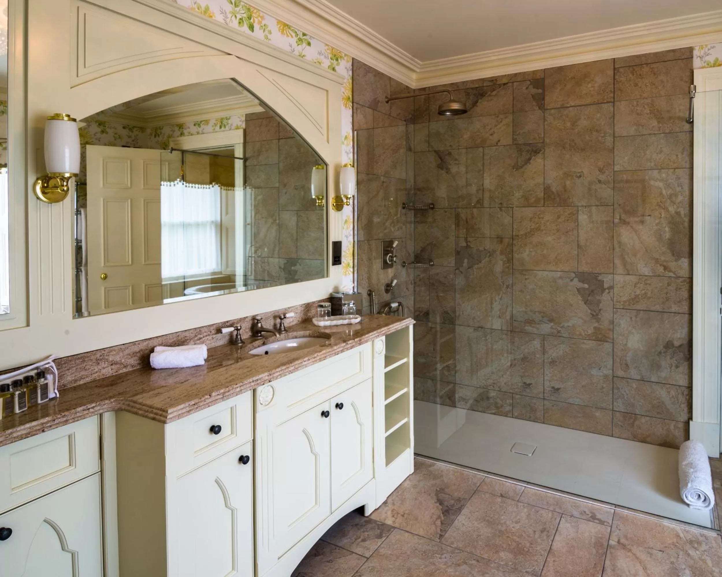 Shower in Crossbasket Castle, Hotel & Restaurant