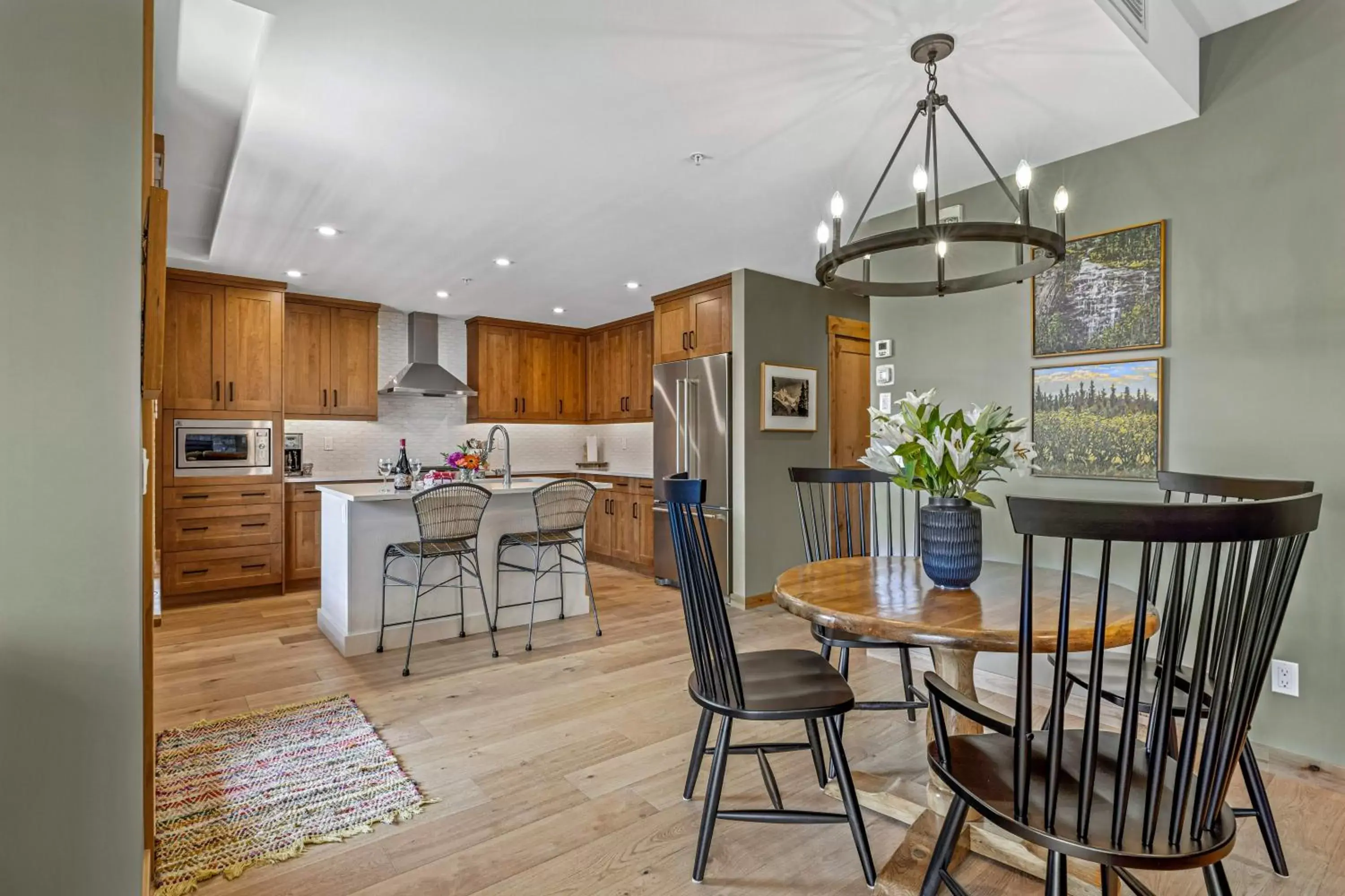 Kitchen or kitchenette, Dining Area in Tamarack Lodge by Spring Creek Vacations