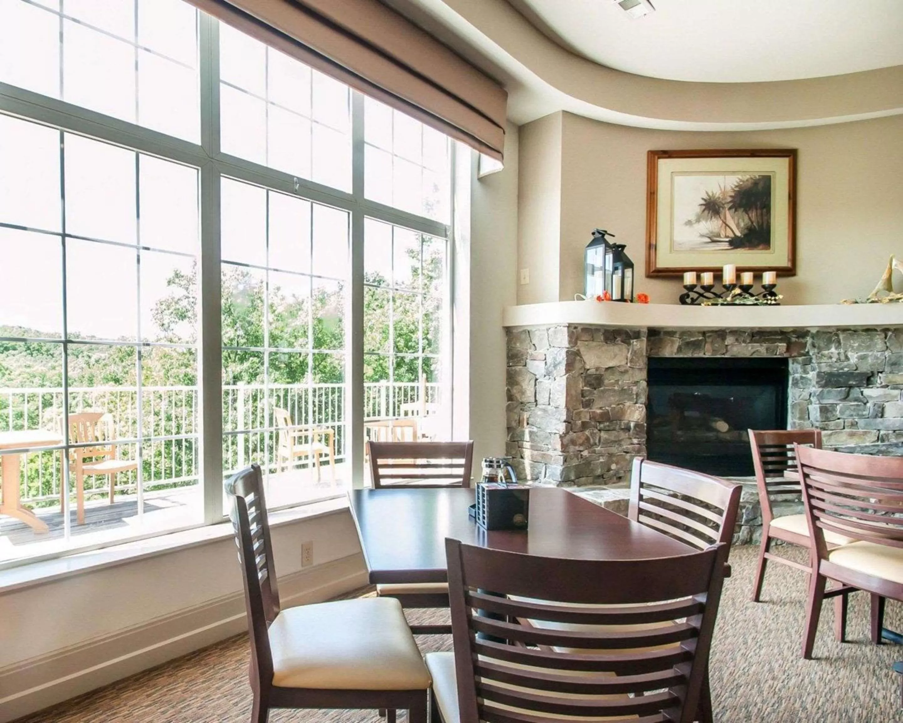 Restaurant/places to eat in Sleep Inn & Suites Lake of the Ozarks