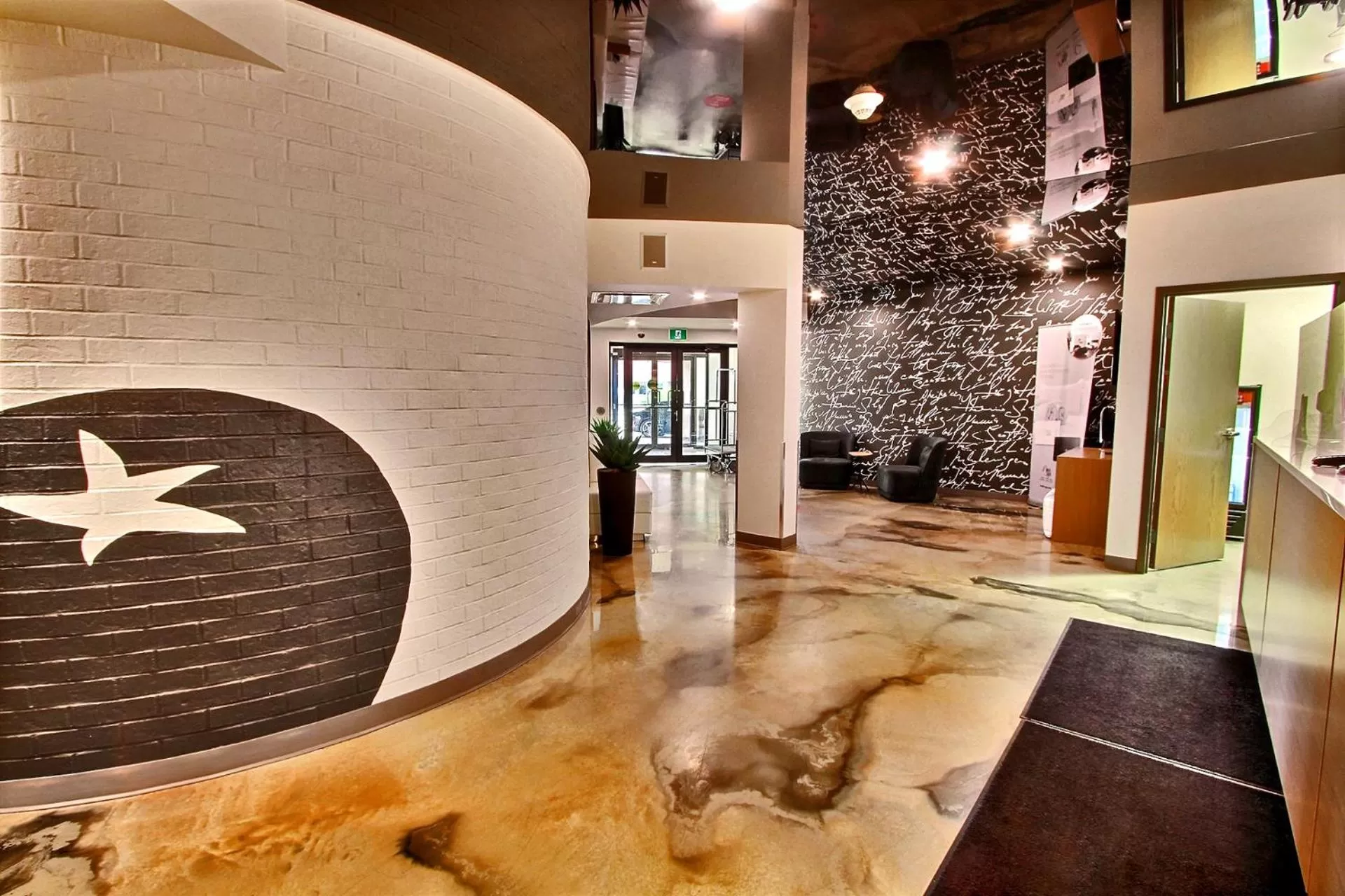 Lobby or reception in Hôtel Le Navigateur