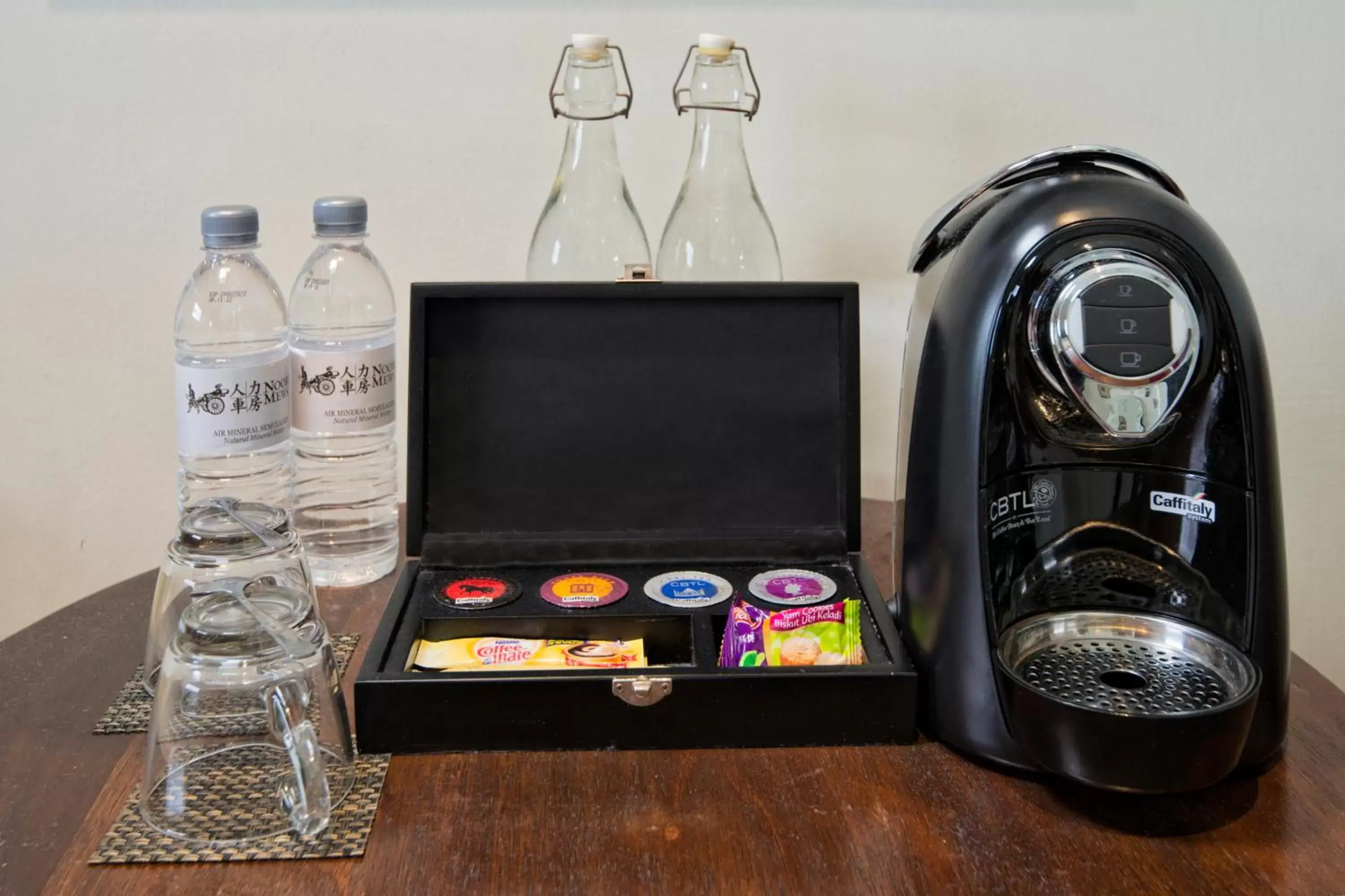 Coffee/tea facilities in Noordin Mews