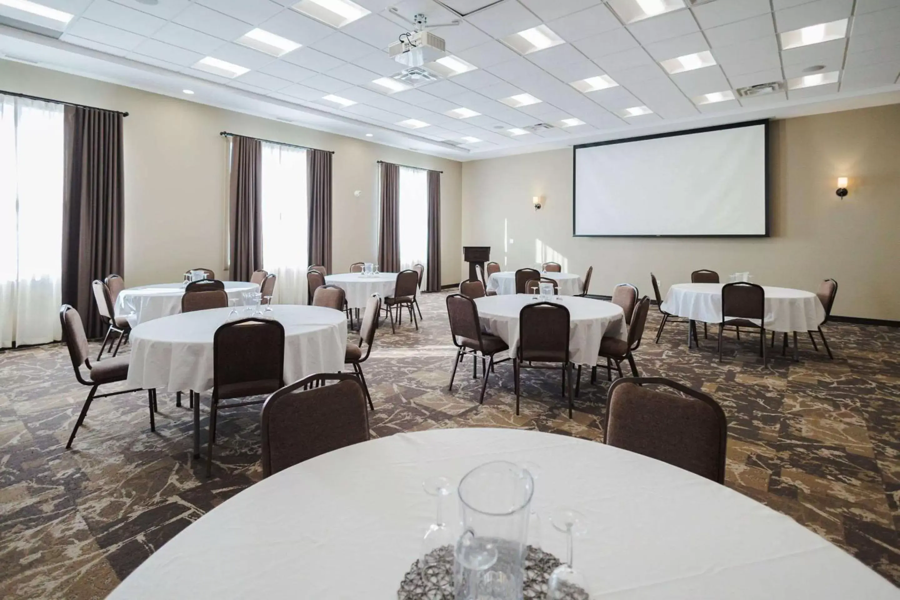 Meeting/conference room in Best Western Plus Lacombe Inn and Suites