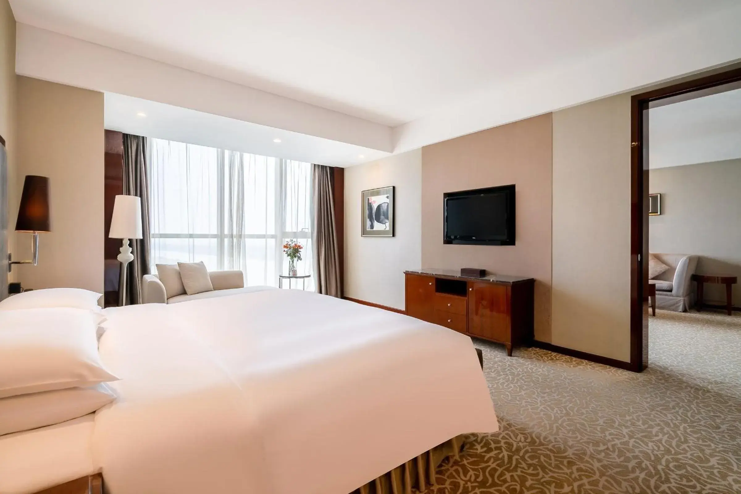 Photo of the whole room, Bed in Crowne Plaza Zhenjiang, an IHG Hotel