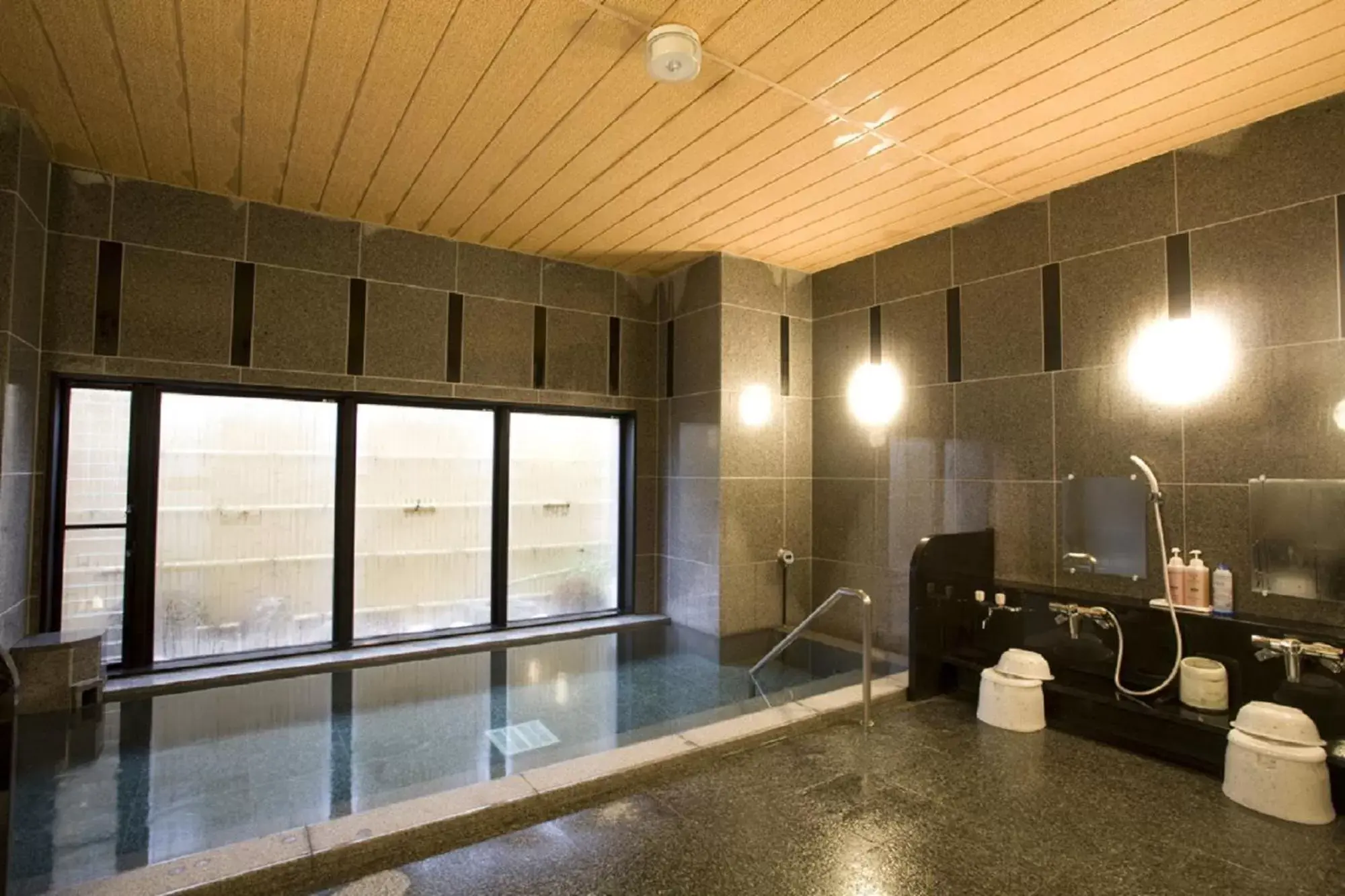 Public Bath, TV/Entertainment Center in Hotel Route-Inn Noshiro