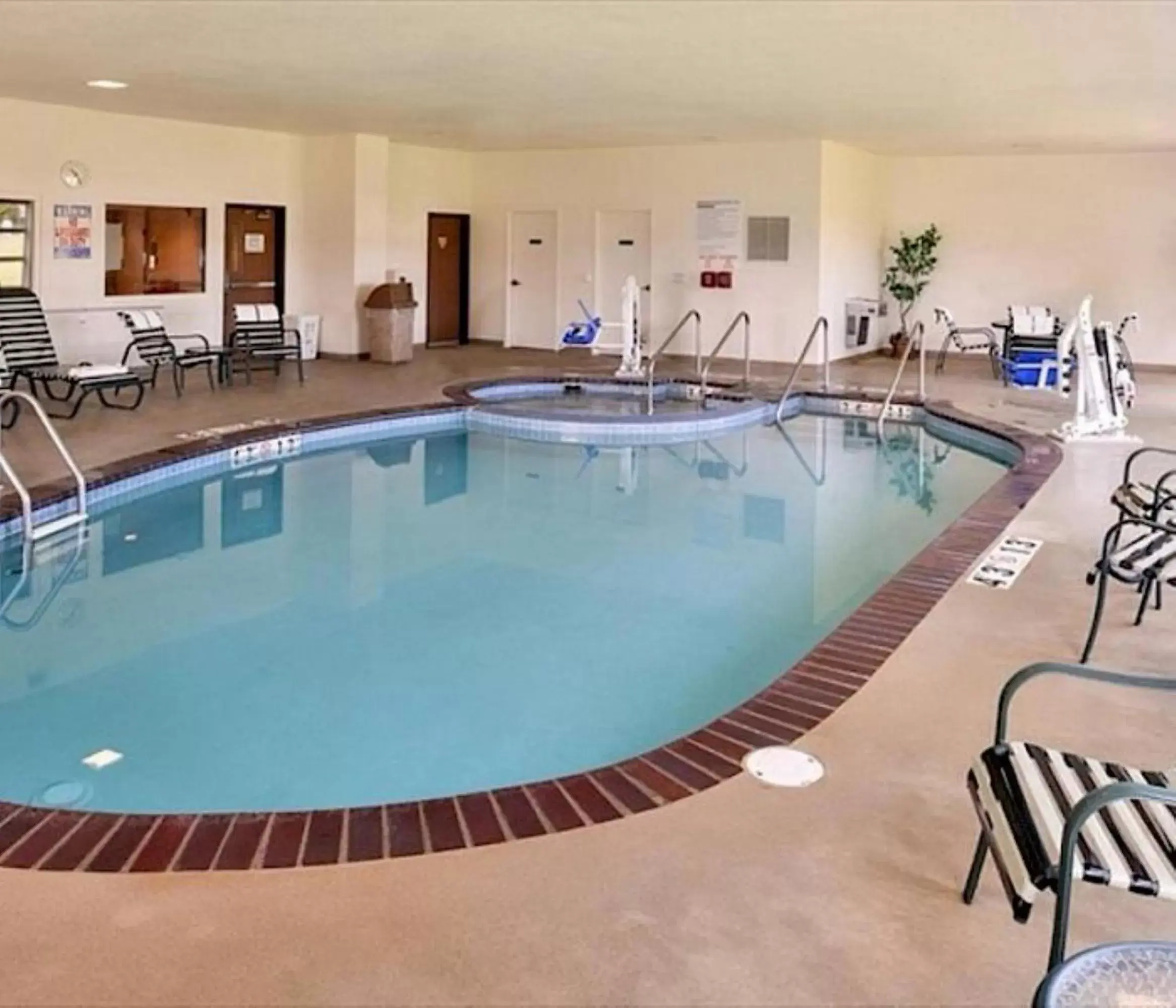 , Swimming Pool in Holiday Inn Stevens Point - Convention Center, an IHG Hotel
