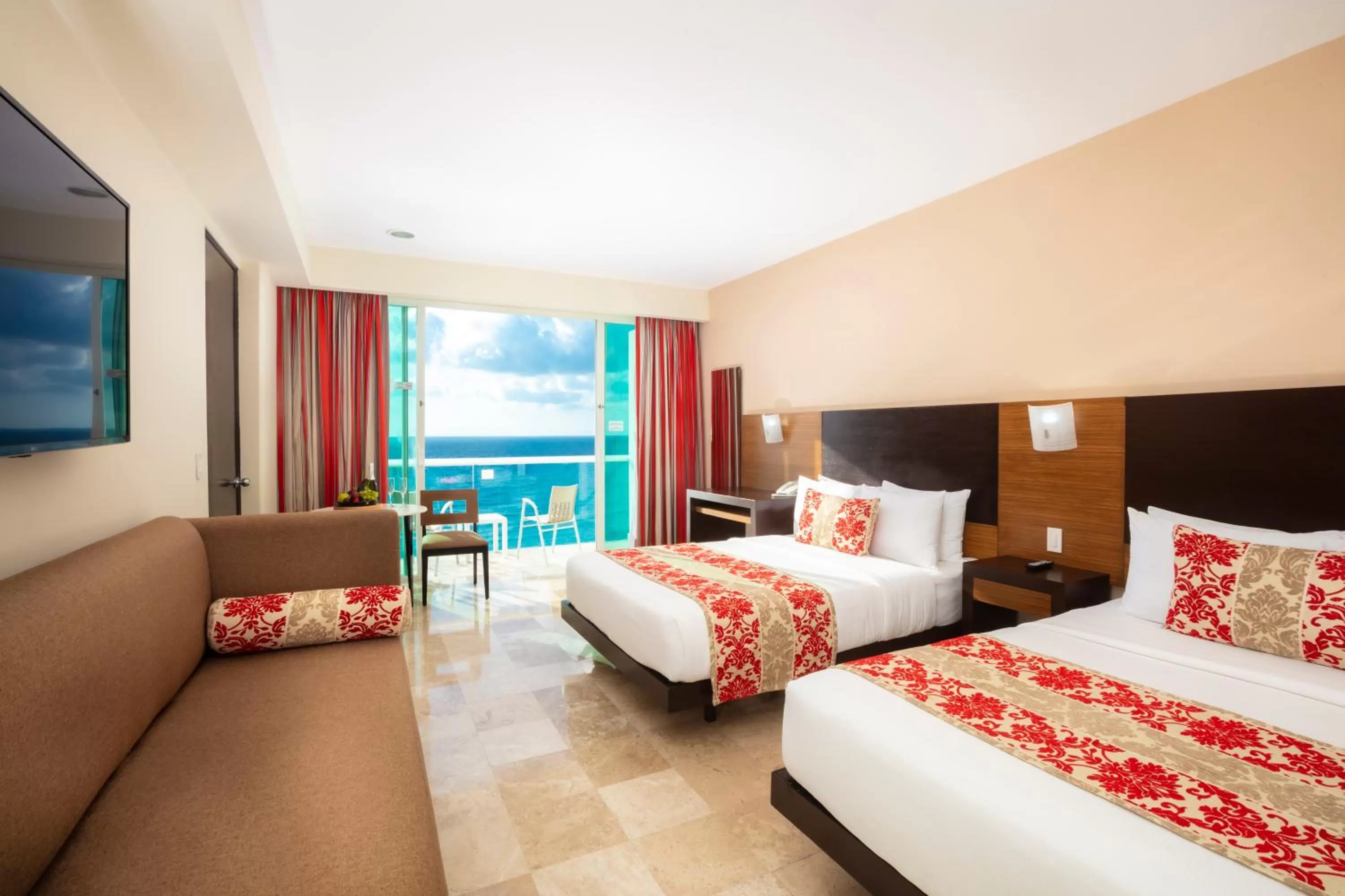 Photo of the whole room, Bed in Krystal Cancun