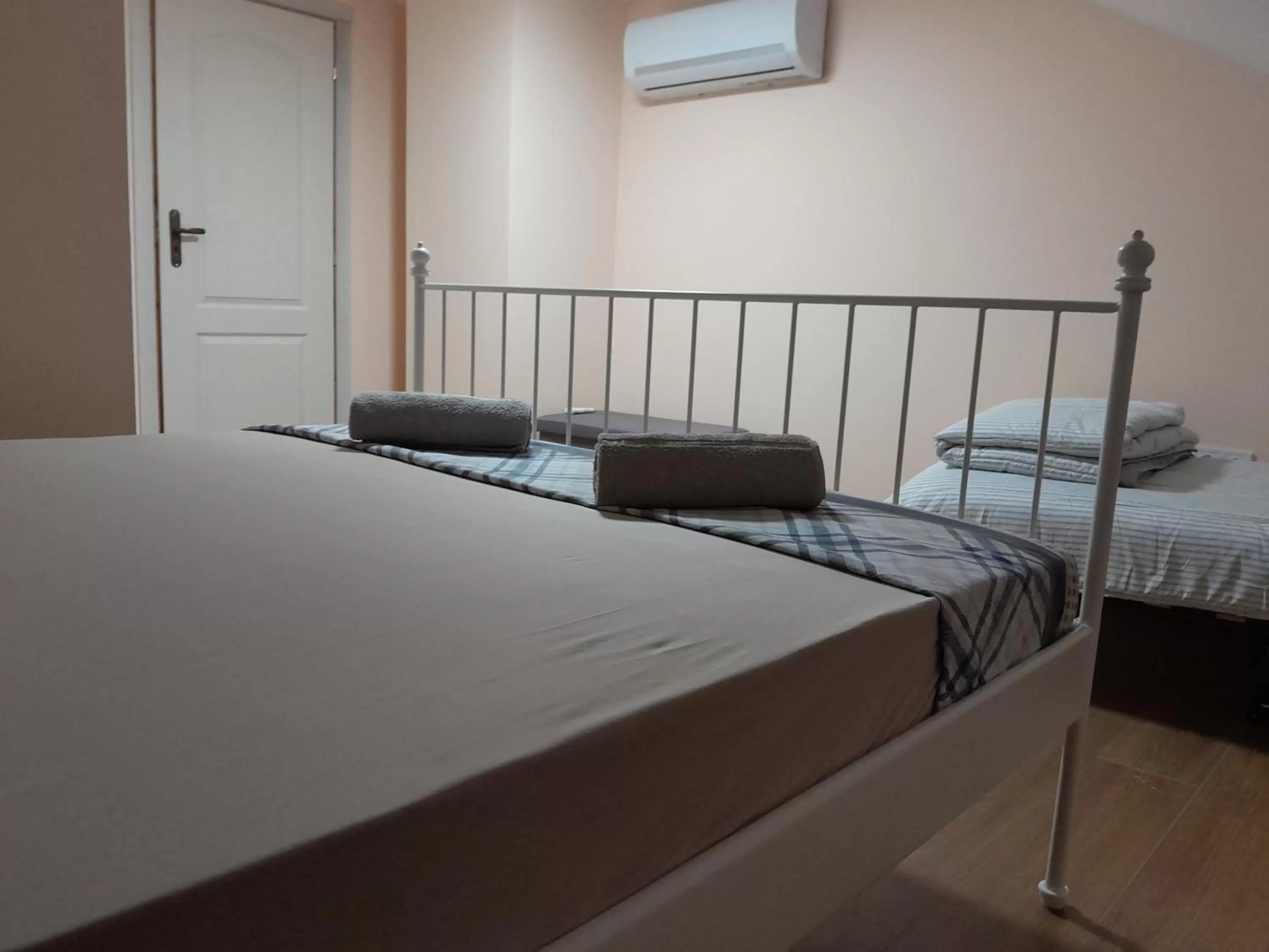 Bed in HANCHO SevenUps - KAPANA Plovdiv Center