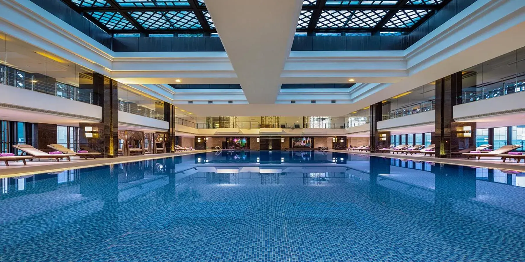 Swimming pool in Crowne Plaza Huangshan Yucheng by IHG Swimming pool in Crowne Plaza Huangshan Yucheng by IHG