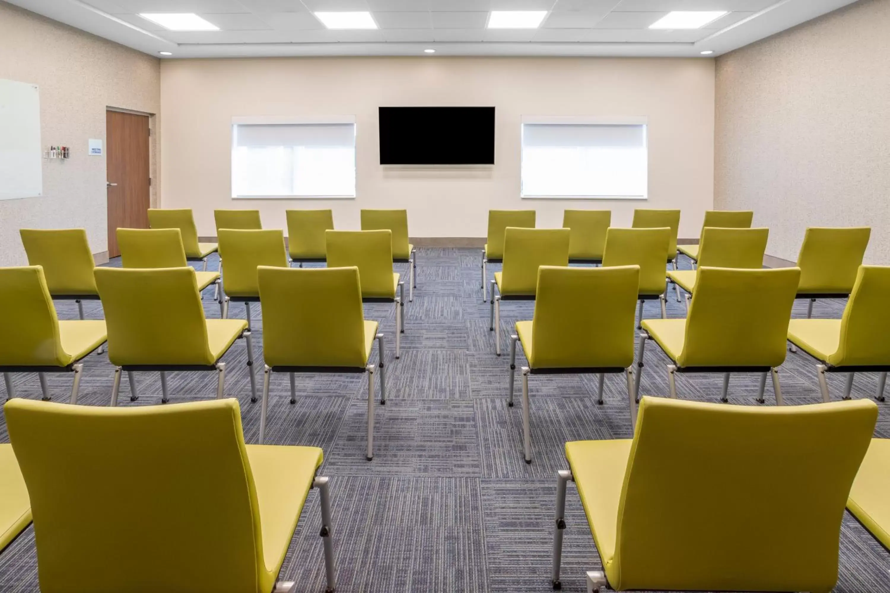 Meeting/conference room in Holiday Inn Express & Suites - Wildwood - The Villages, an IHG Hotel