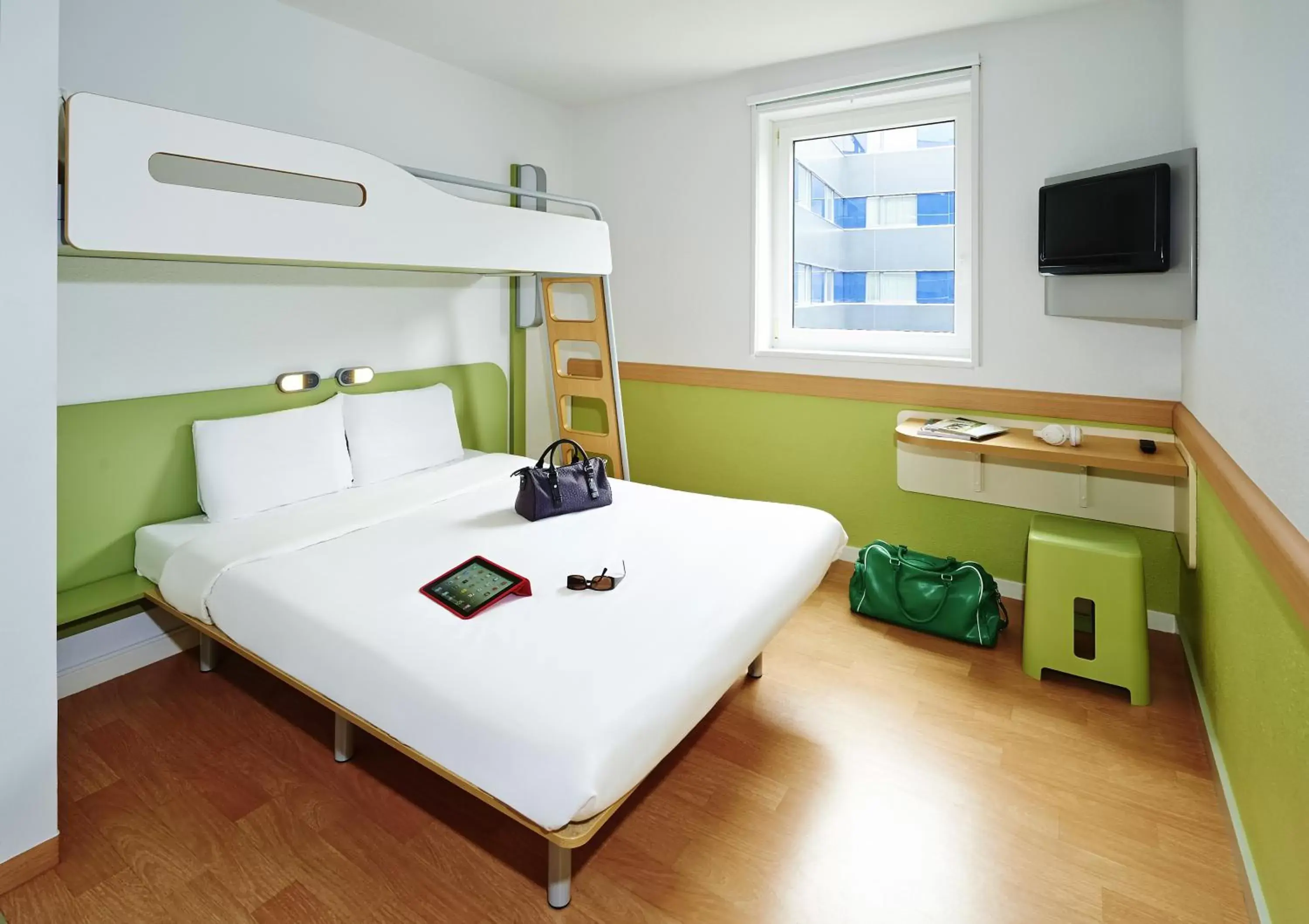 Bedroom, Bunk Bed in ibis budget Hotel Luzern City