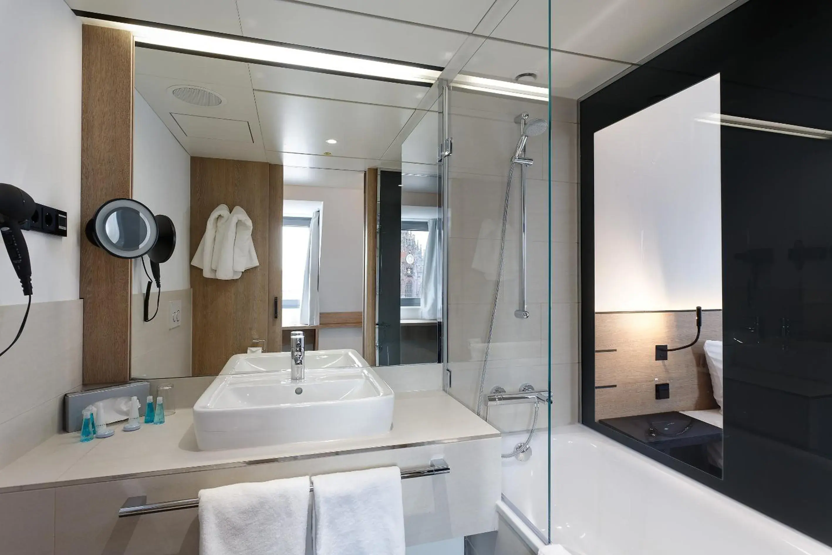 Toilet, Bathroom in Sorat Hotel Saxx Nürnberg