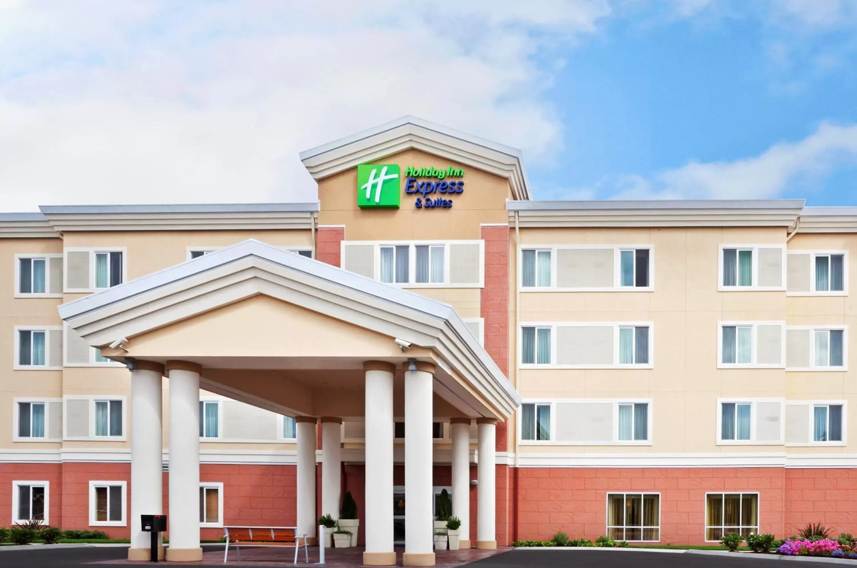 Property Building in Holiday Inn Express Hotel & Suites Chehalis - Centralia, an IHG Hotel
