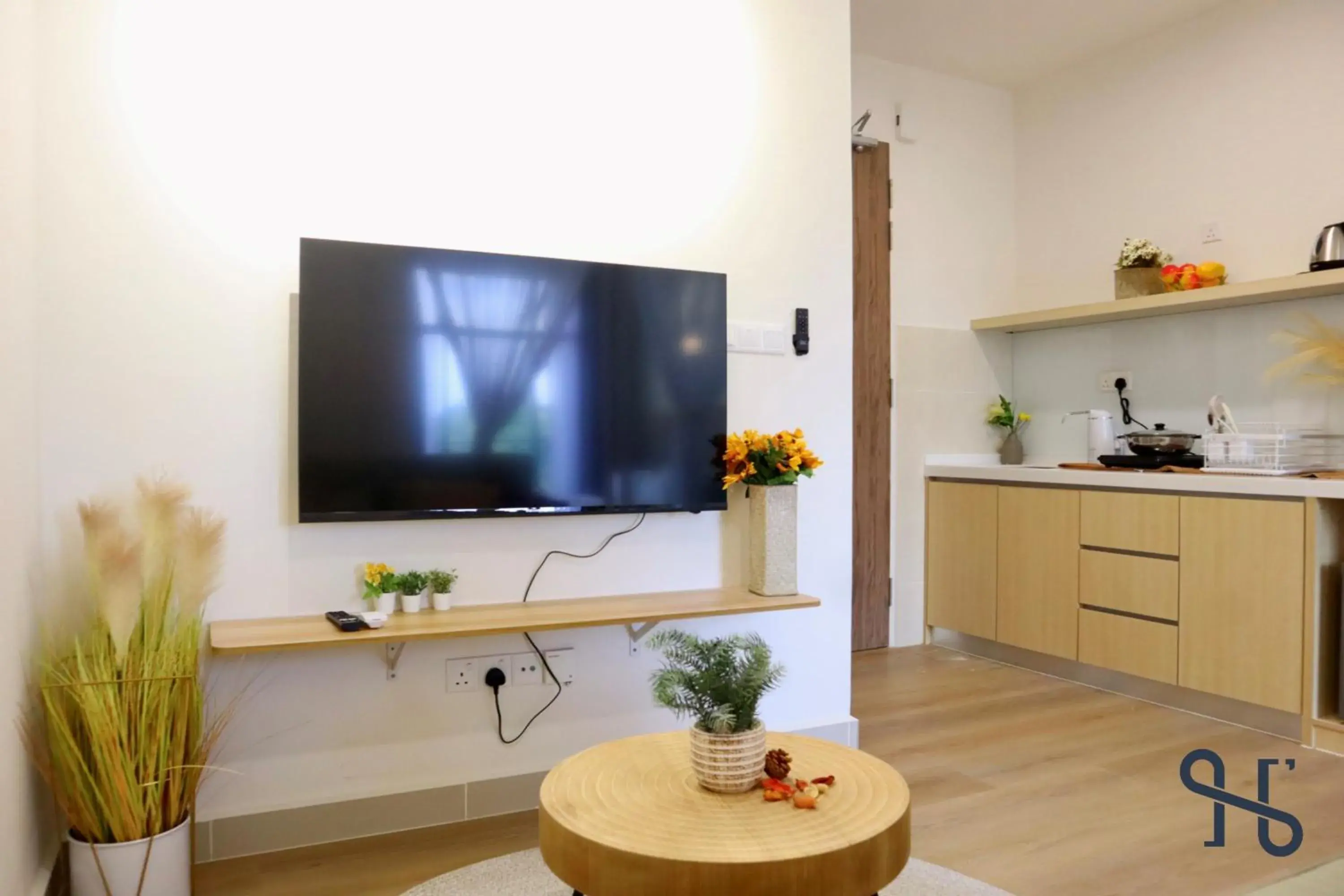 Kitchen or kitchenette, TV/Entertainment Center in Homesuite' Home @ The Shore Kota Kinabalu
