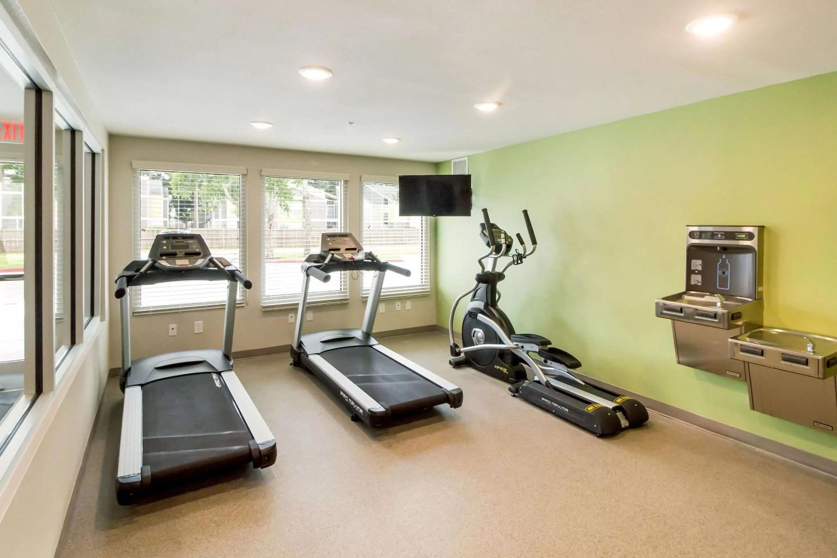 Fitness centre/facilities in WoodSpring Suites Lake Jackson
